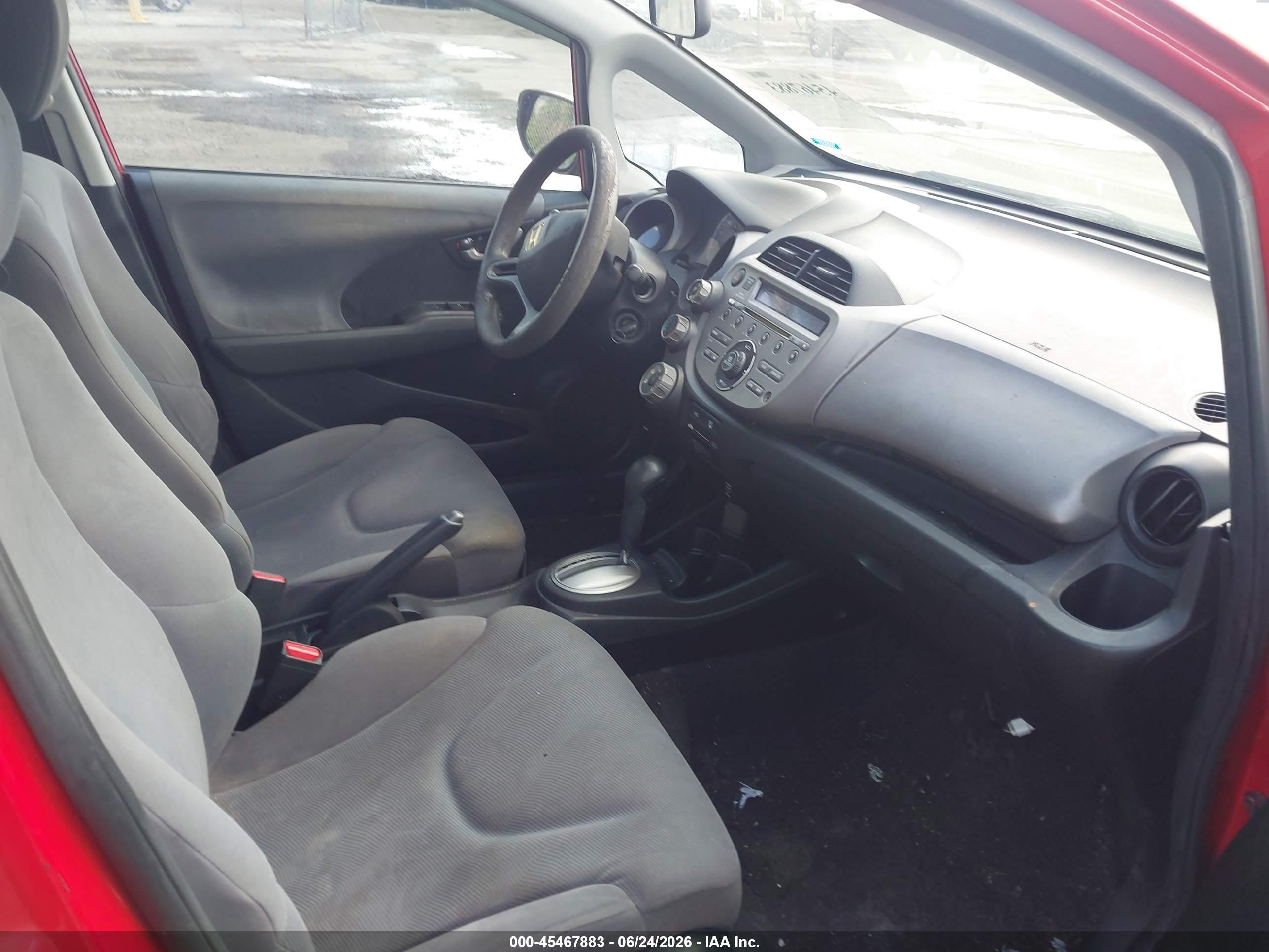 2010 Honda Fit   Red vin: JHMGE8H26AC007196