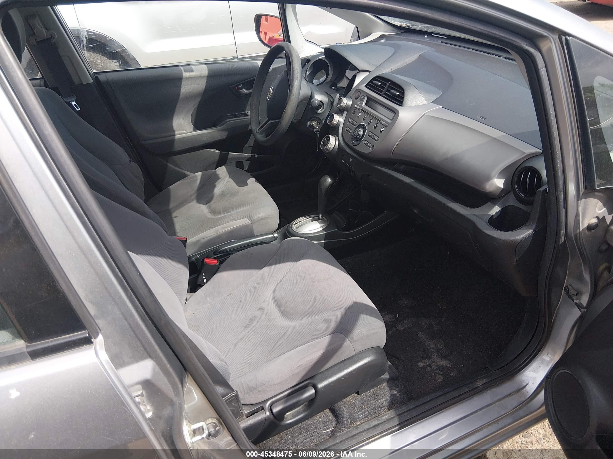 2010 Honda Fit   Серебряный vin: JHMGE8H26AC029540