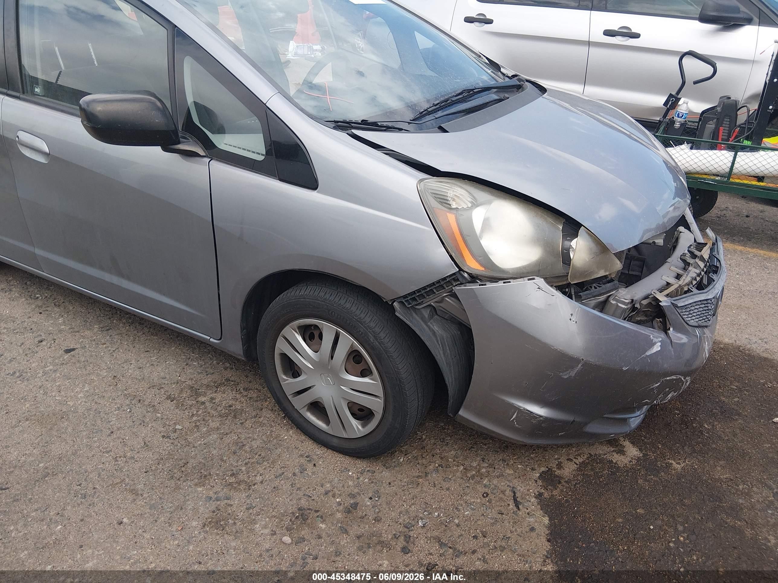 2010 Honda Fit   Серебряный vin: JHMGE8H26AC029540