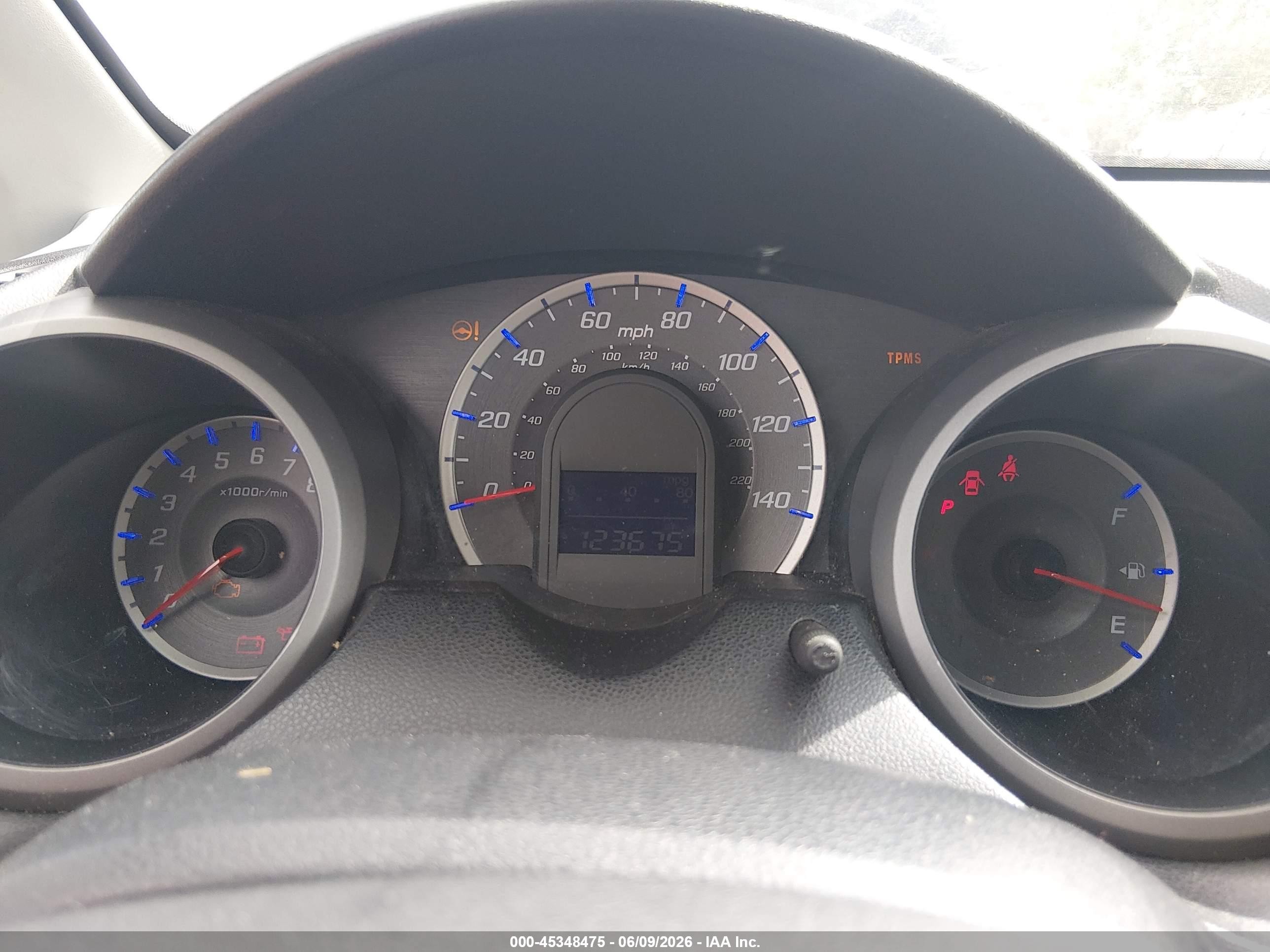 2010 Honda Fit   Серебряный vin: JHMGE8H26AC029540