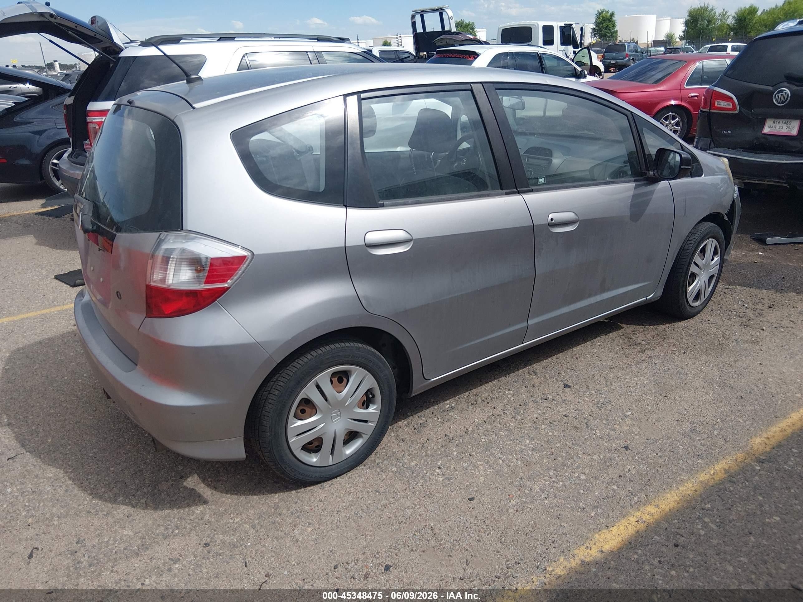 2010 Honda Fit   Серебряный vin: JHMGE8H26AC029540