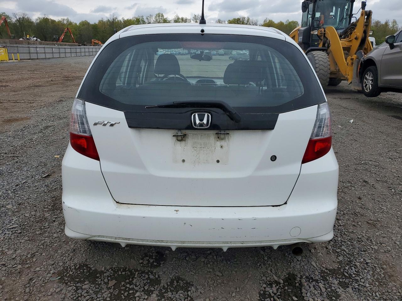 2010 Honda Fit White vin: JHMGE8H27AC037307