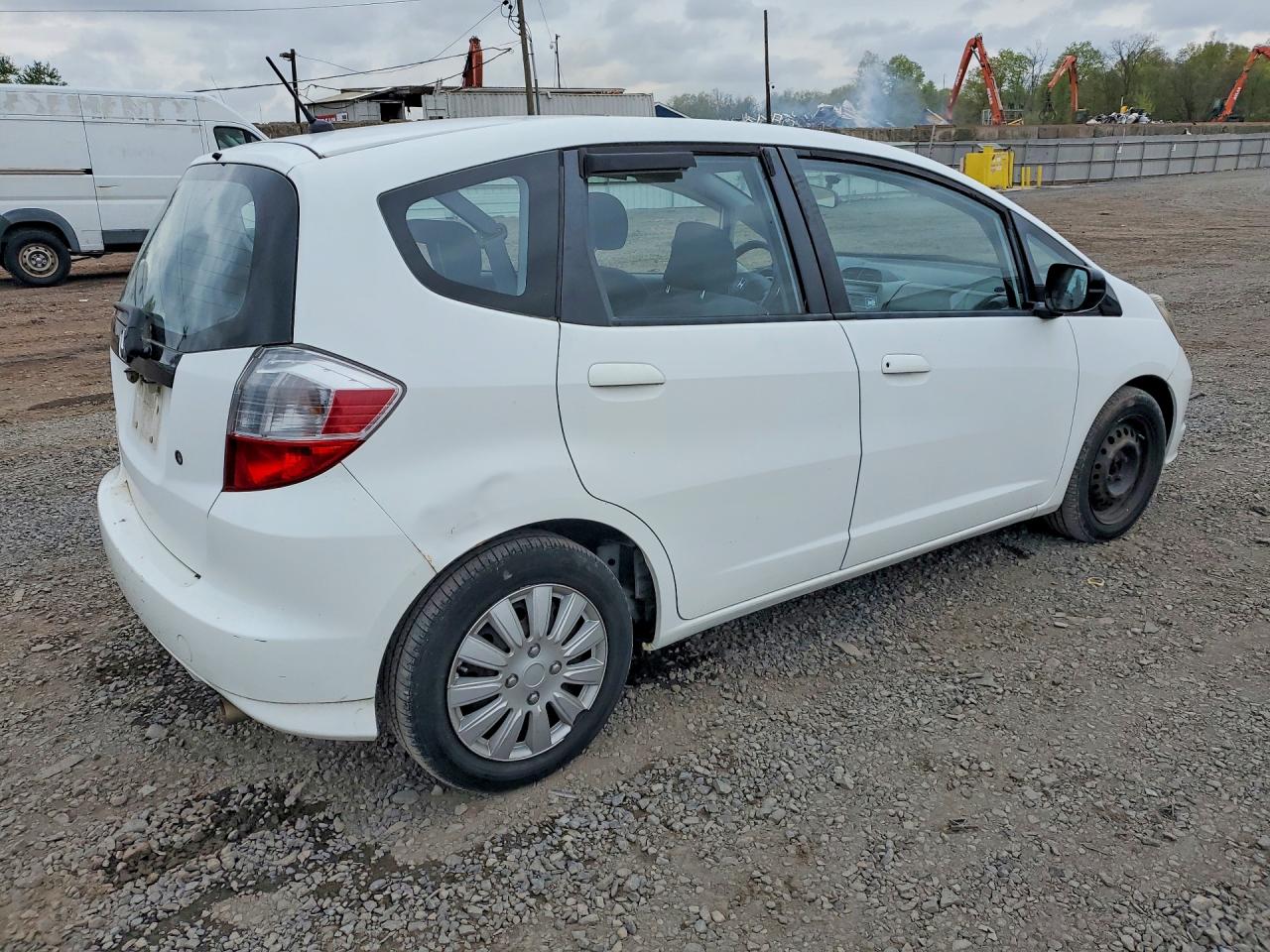 2010 Honda Fit White vin: JHMGE8H27AC037307