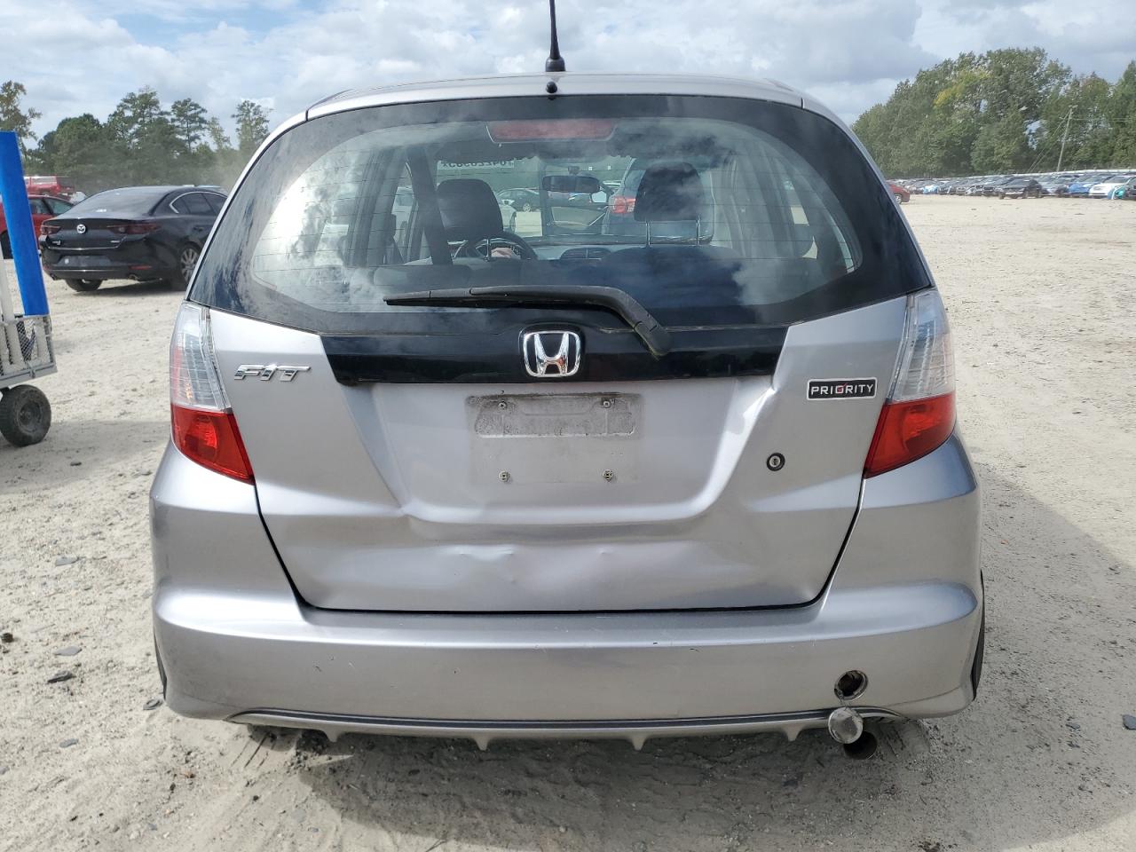 2010 Honda Fit Silver vin: JHMGE8H28AS000725