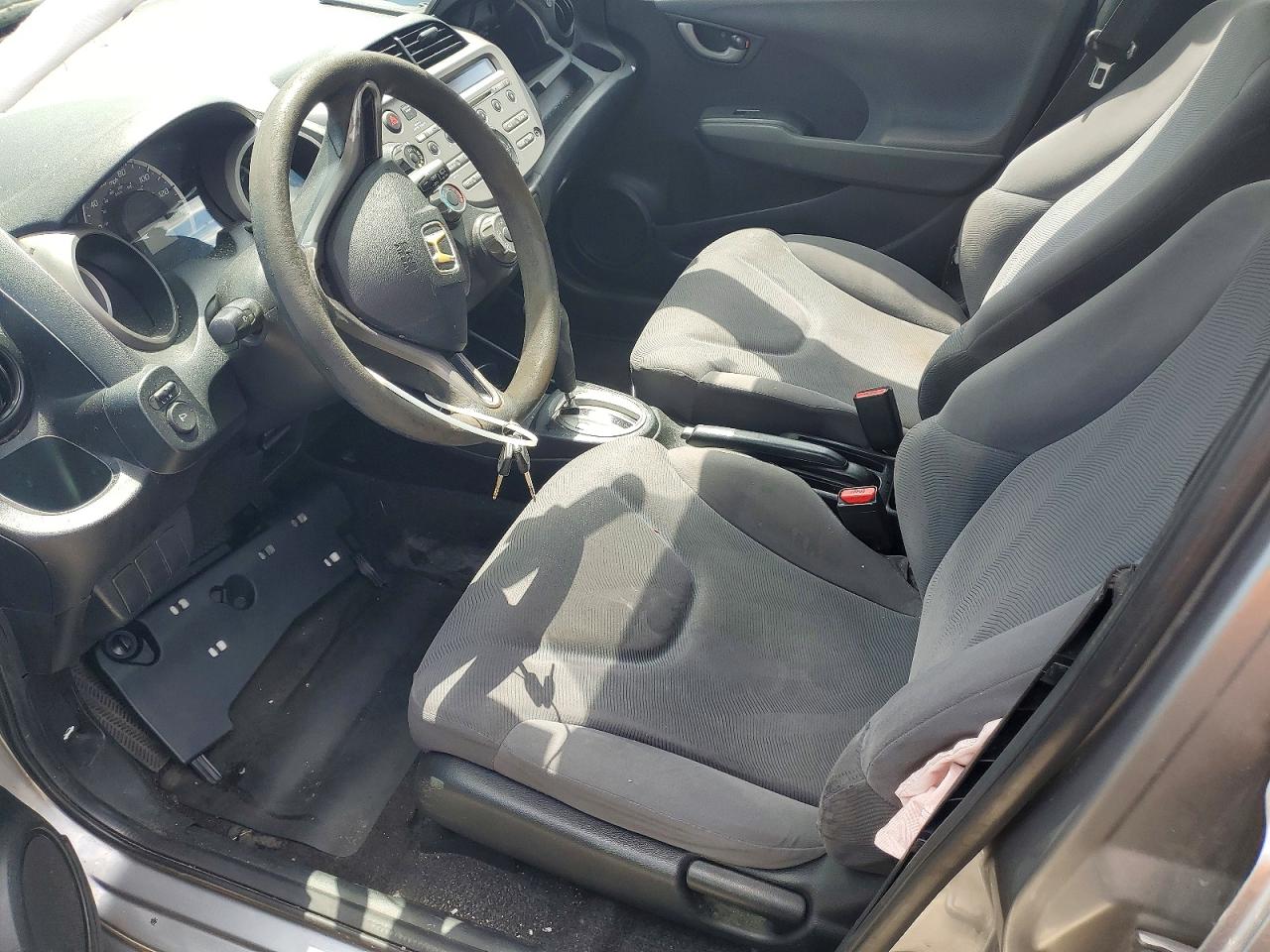 2010 Honda Fit Silver vin: JHMGE8H28AS012860