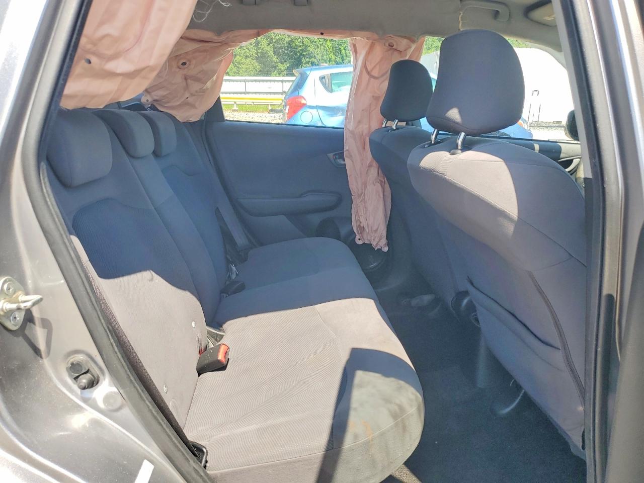 2010 Honda Fit Silver vin: JHMGE8H28AS012860