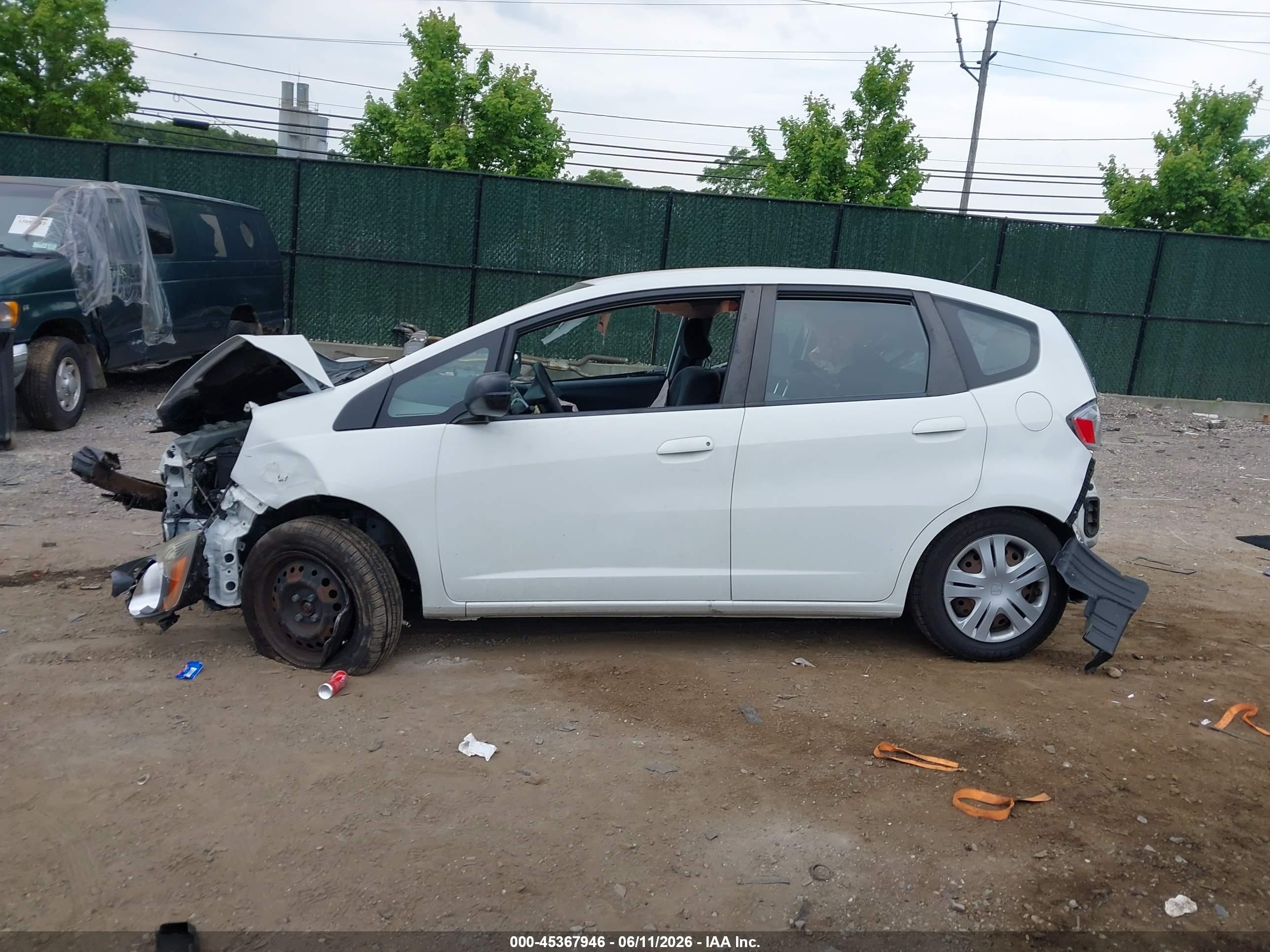 2010 Honda Fit White vin: JHMGE8H29AS003732