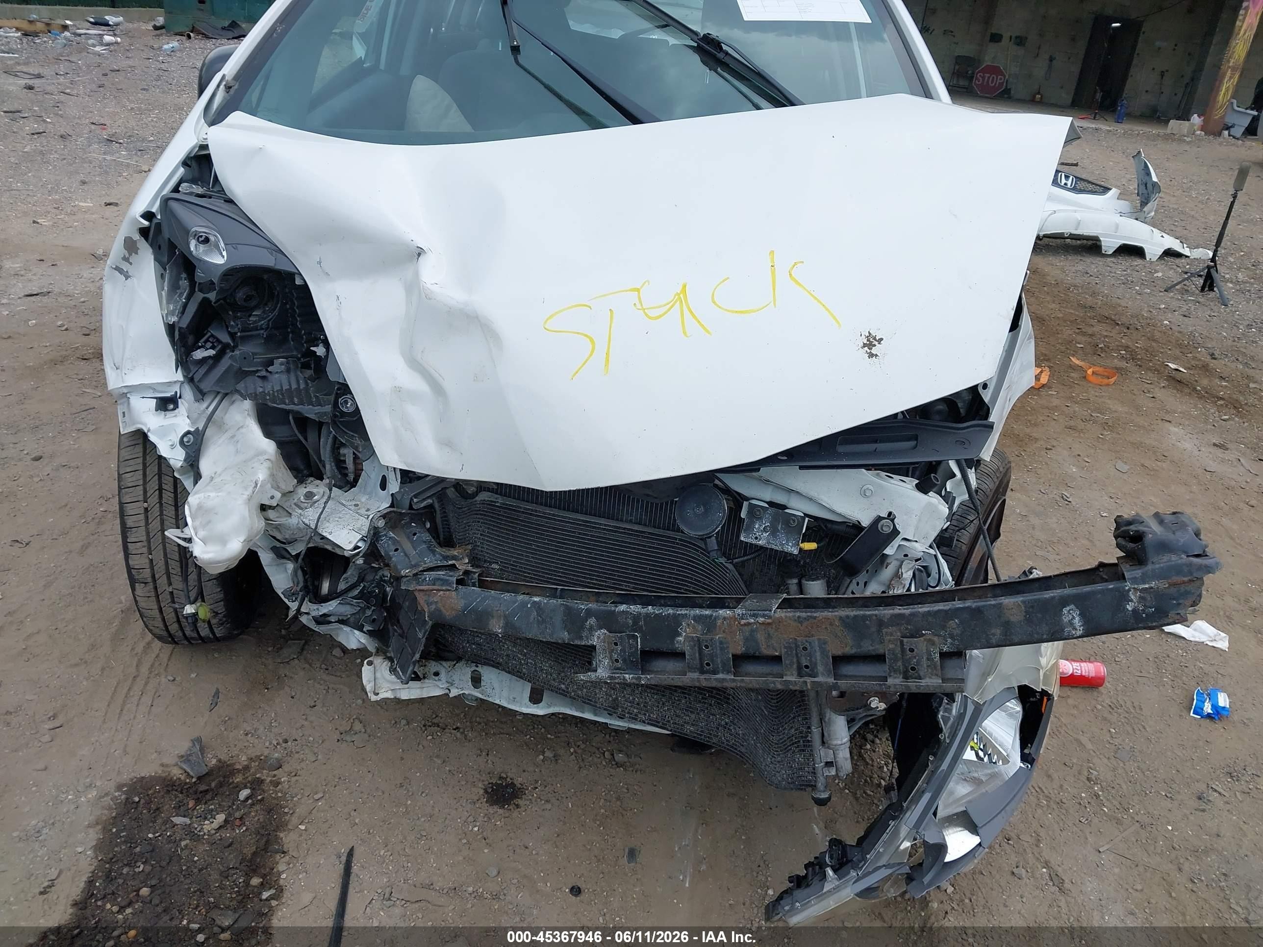 2010 Honda Fit White vin: JHMGE8H29AS003732