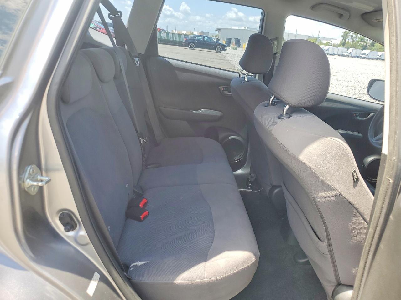 2010 Honda Fit Silver vin: JHMGE8H29AS017520