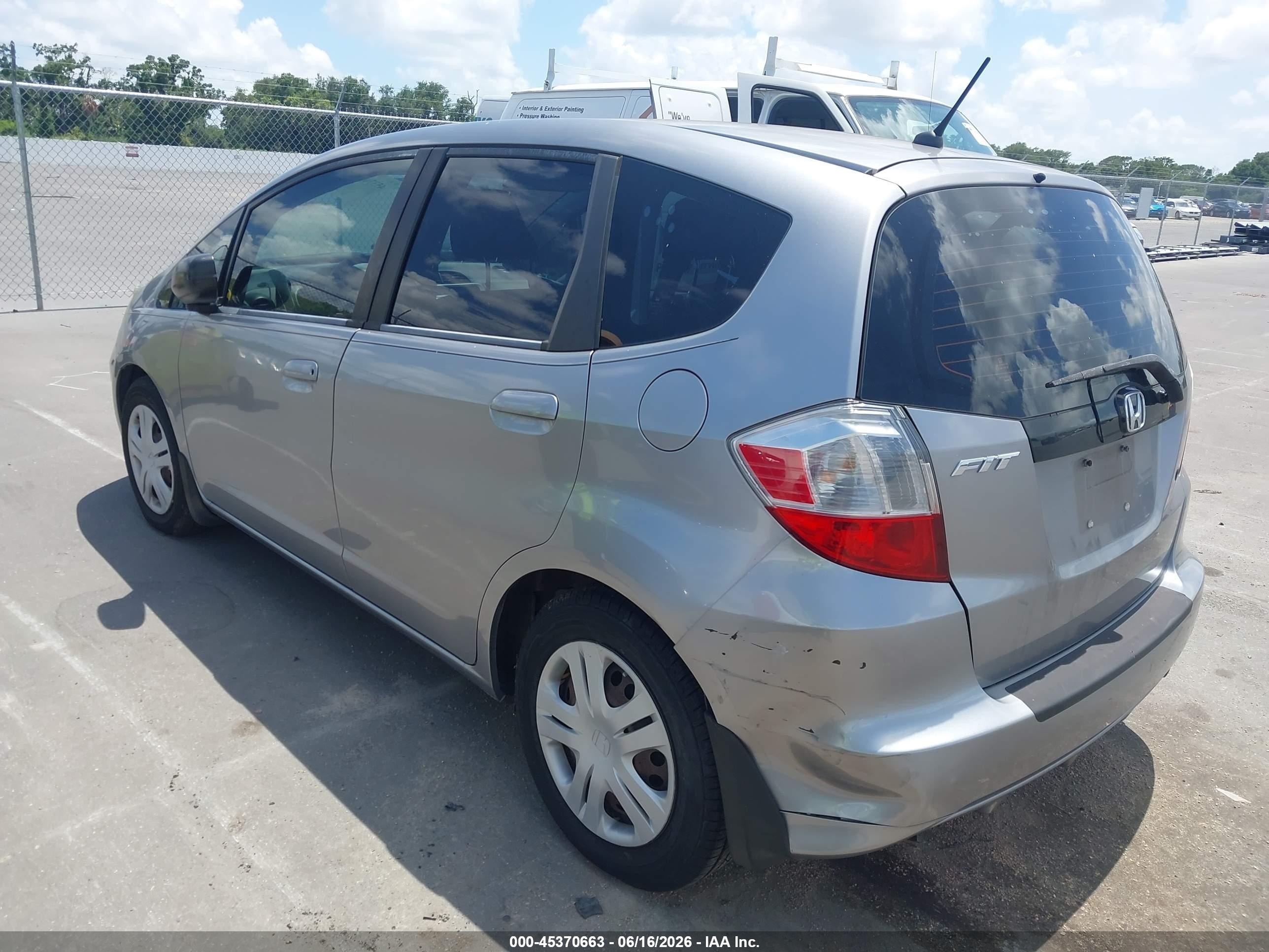2010 Honda Fit   Silver vin: JHMGE8H2XAC003412