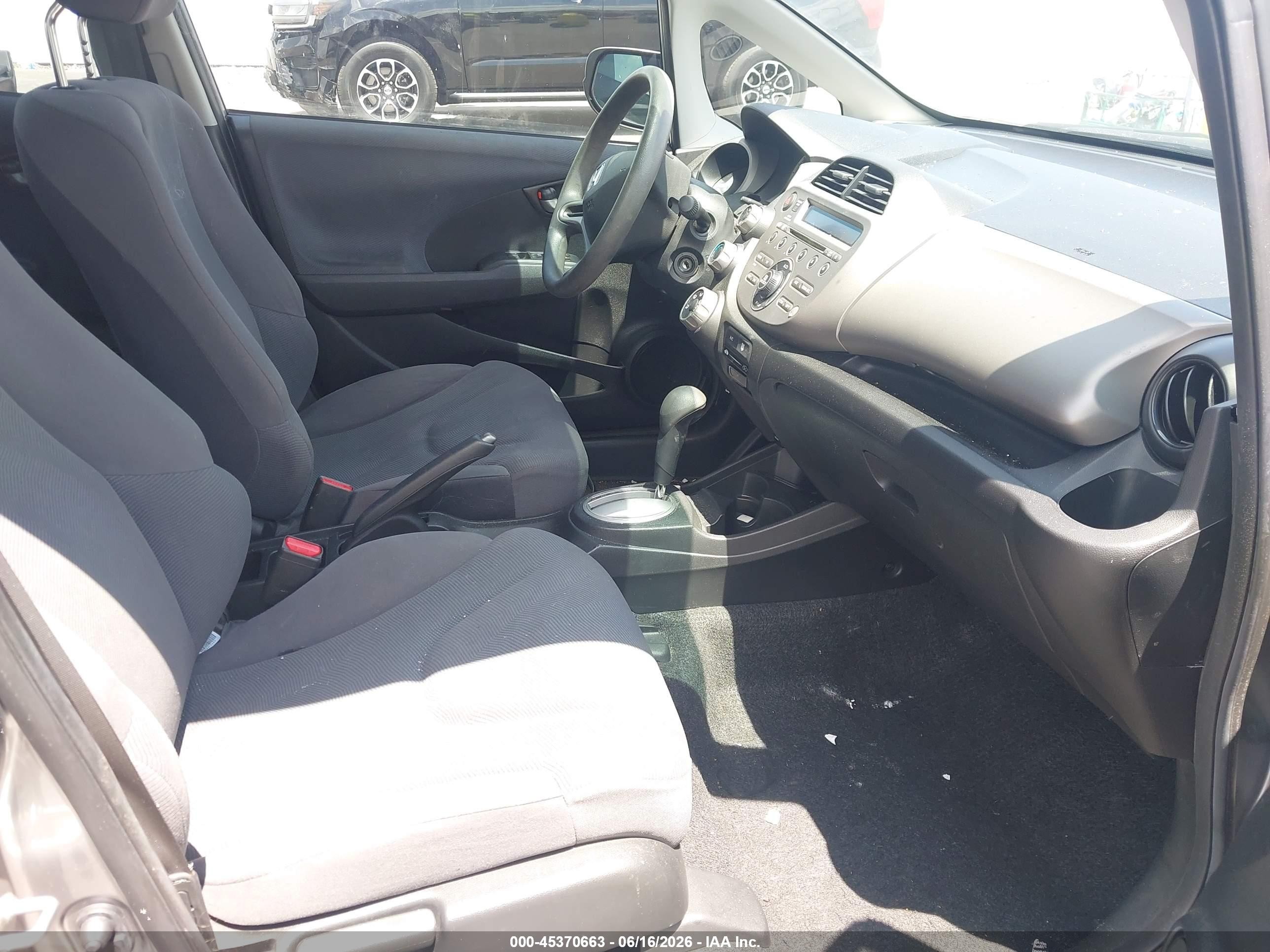 2010 Honda Fit   Silver vin: JHMGE8H2XAC003412