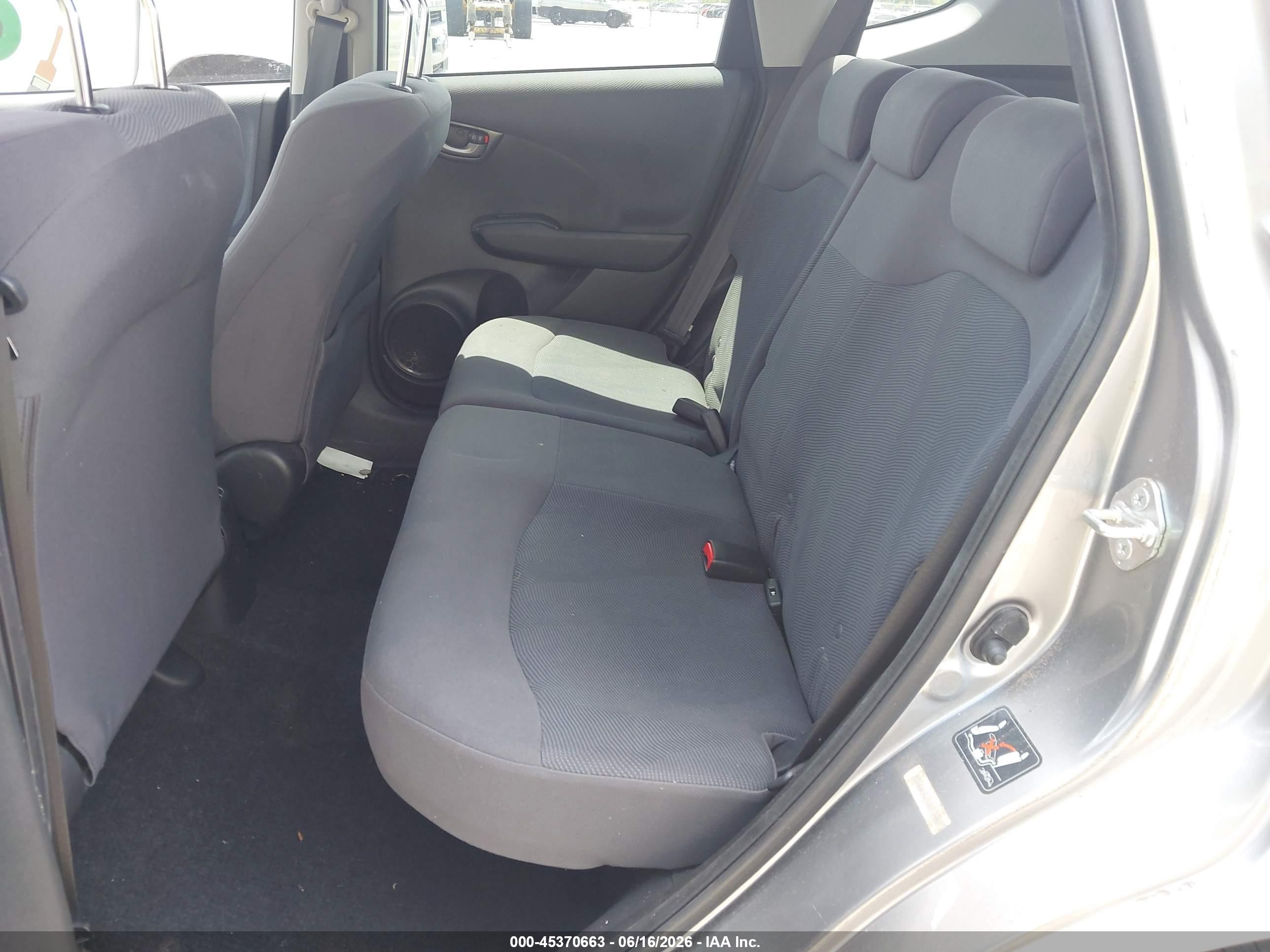 2010 Honda Fit   Silver vin: JHMGE8H2XAC003412