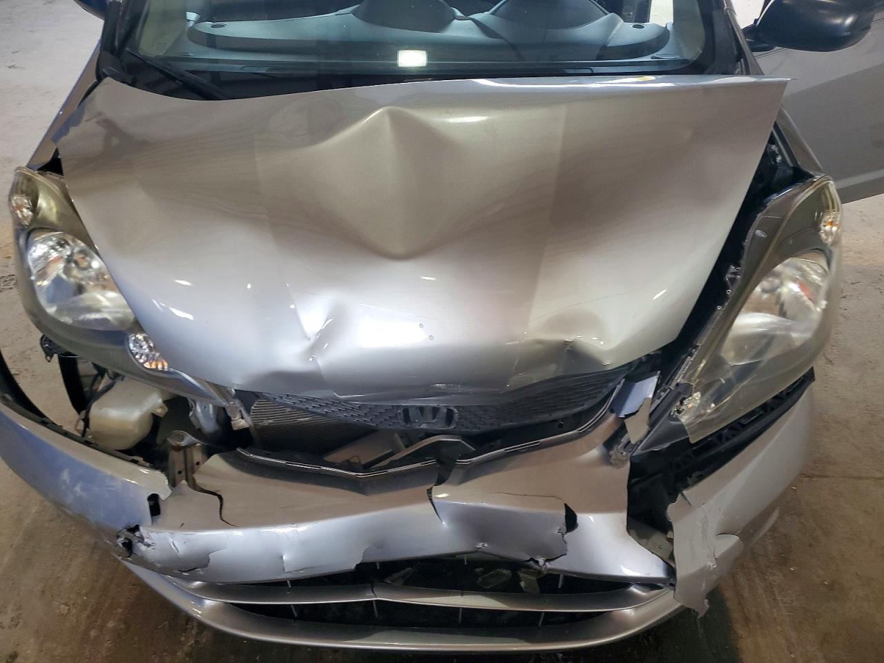 2010 Honda Fit Silver vin: JHMGE8H2XAS001780