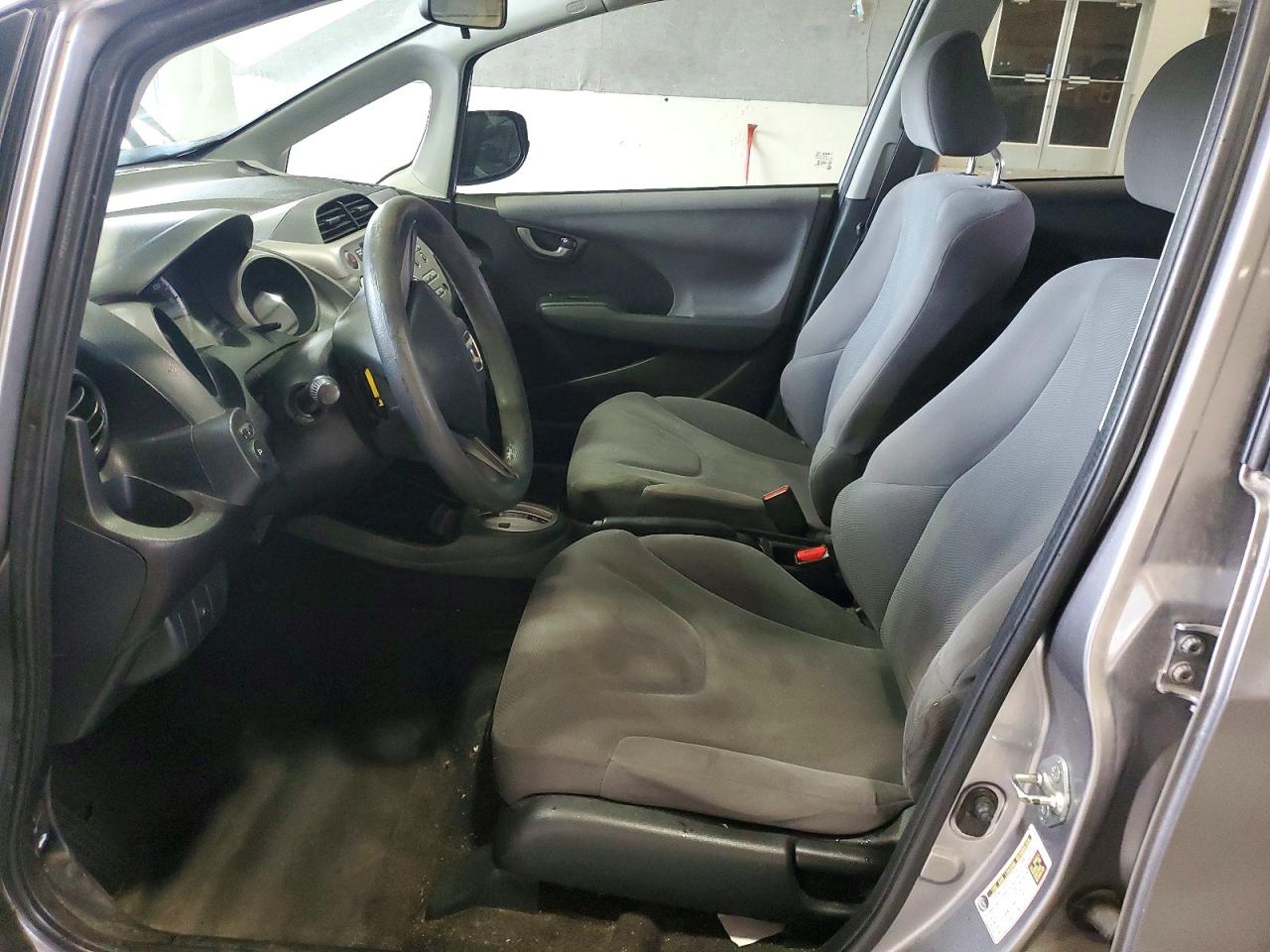 2010 Honda Fit Silver vin: JHMGE8H2XAS012911