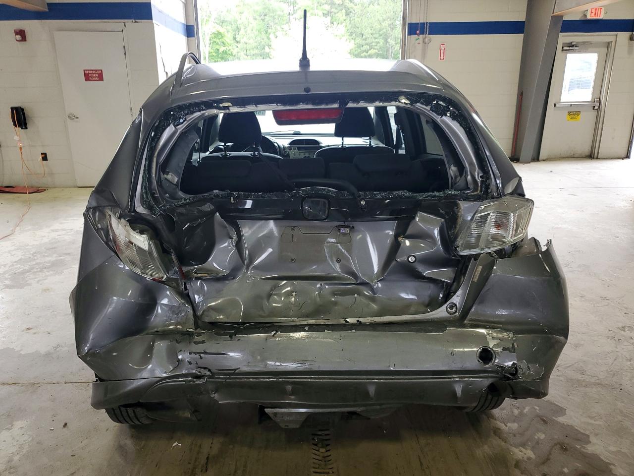 2010 Honda Fit Silver vin: JHMGE8H2XAS012911