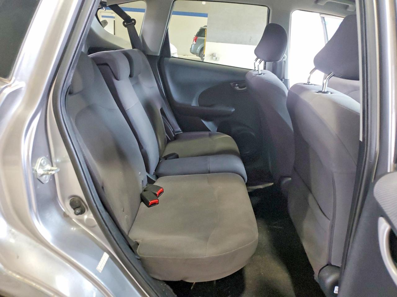 2010 Honda Fit Silver vin: JHMGE8H2XAS012911