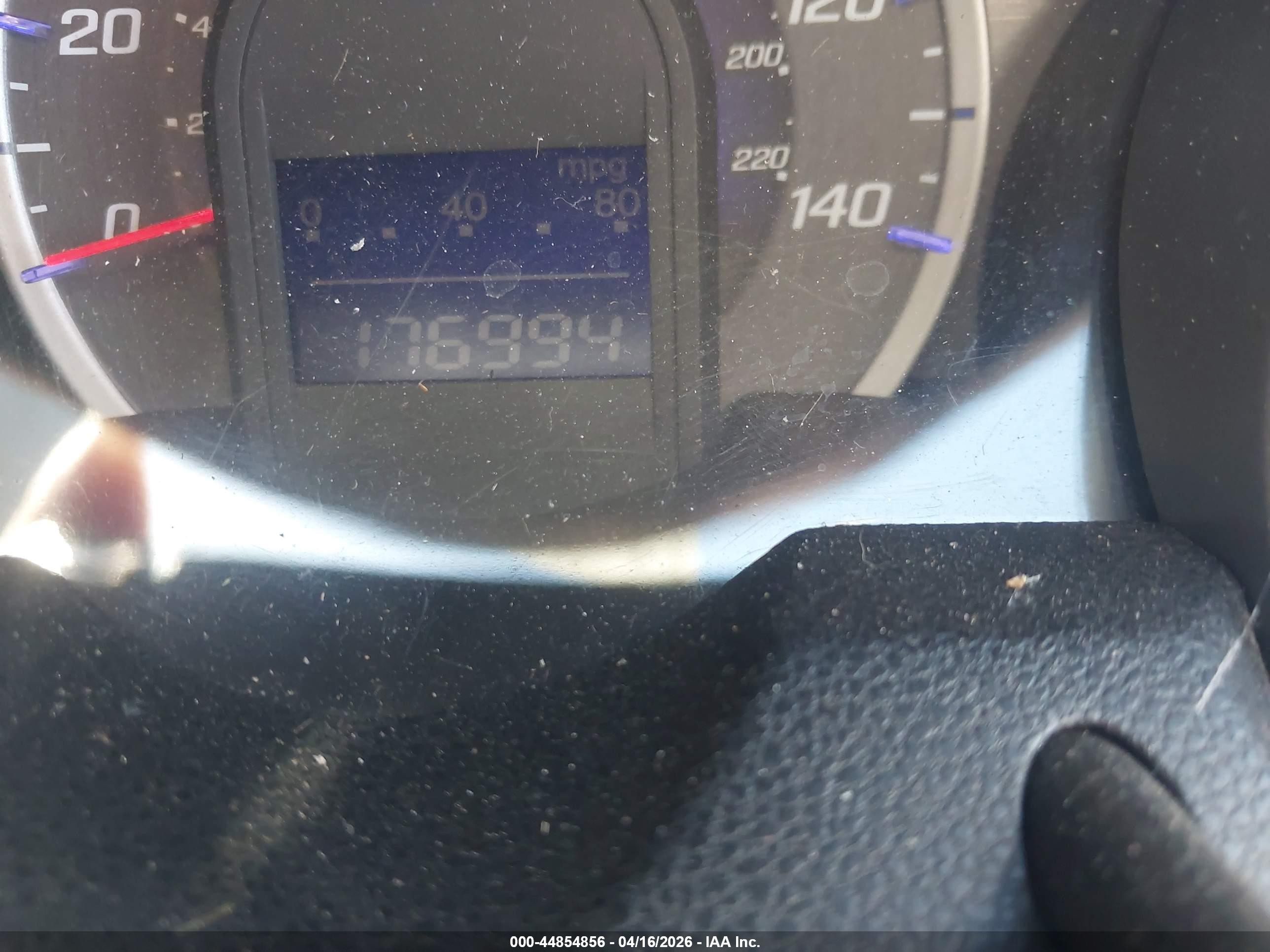 2010 Honda Fit   White vin: JHMGE8H2XAS019034