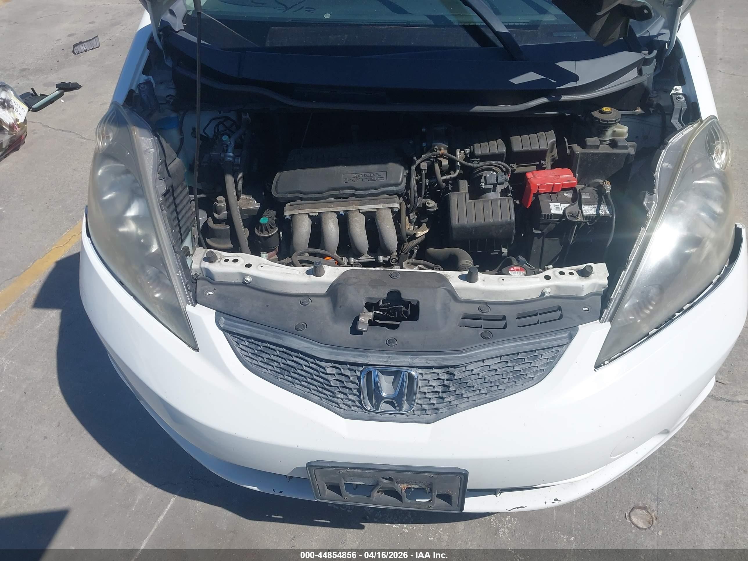 2010 Honda Fit   White vin: JHMGE8H2XAS019034