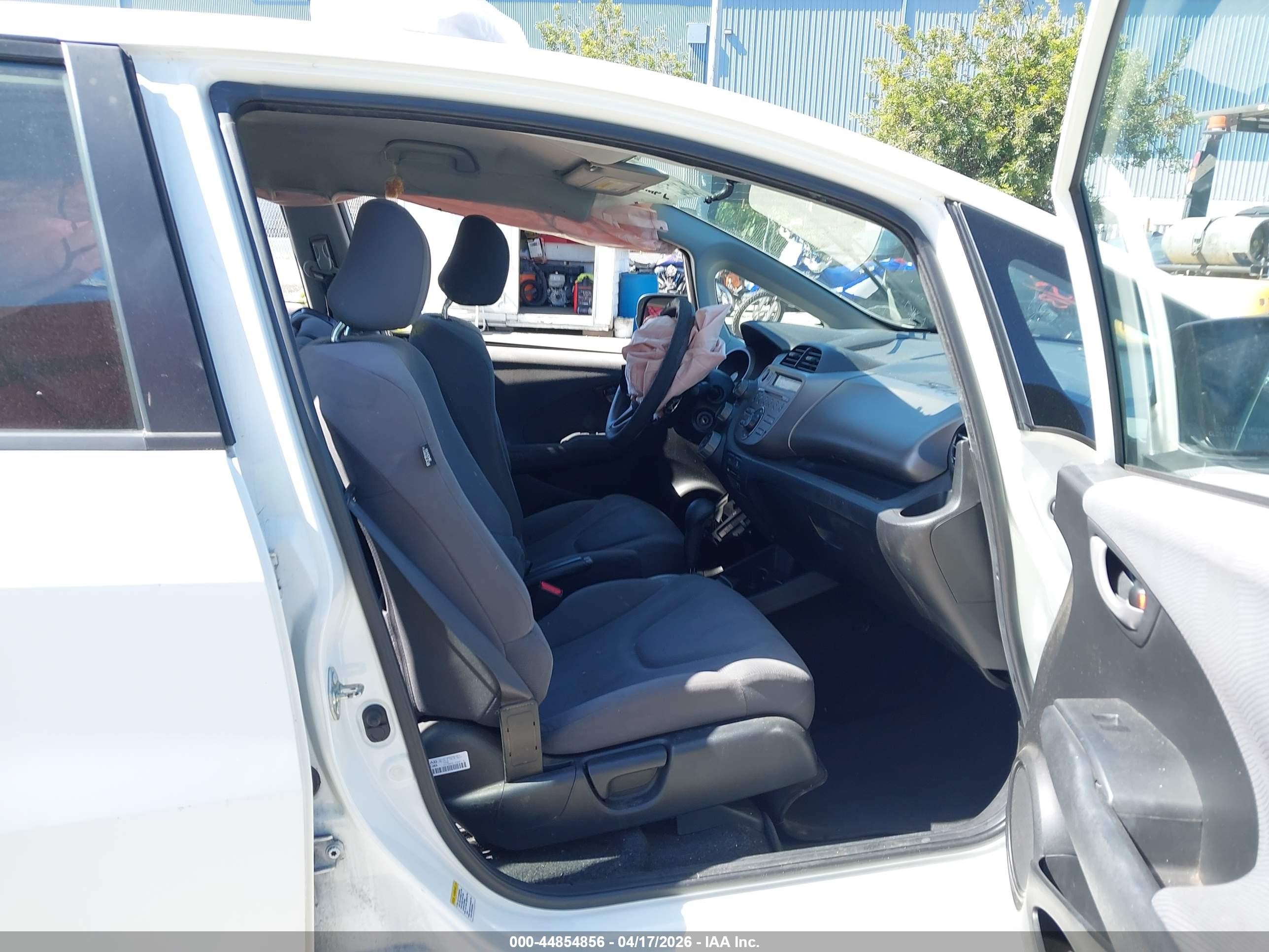 2010 Honda Fit   White vin: JHMGE8H2XAS019034
