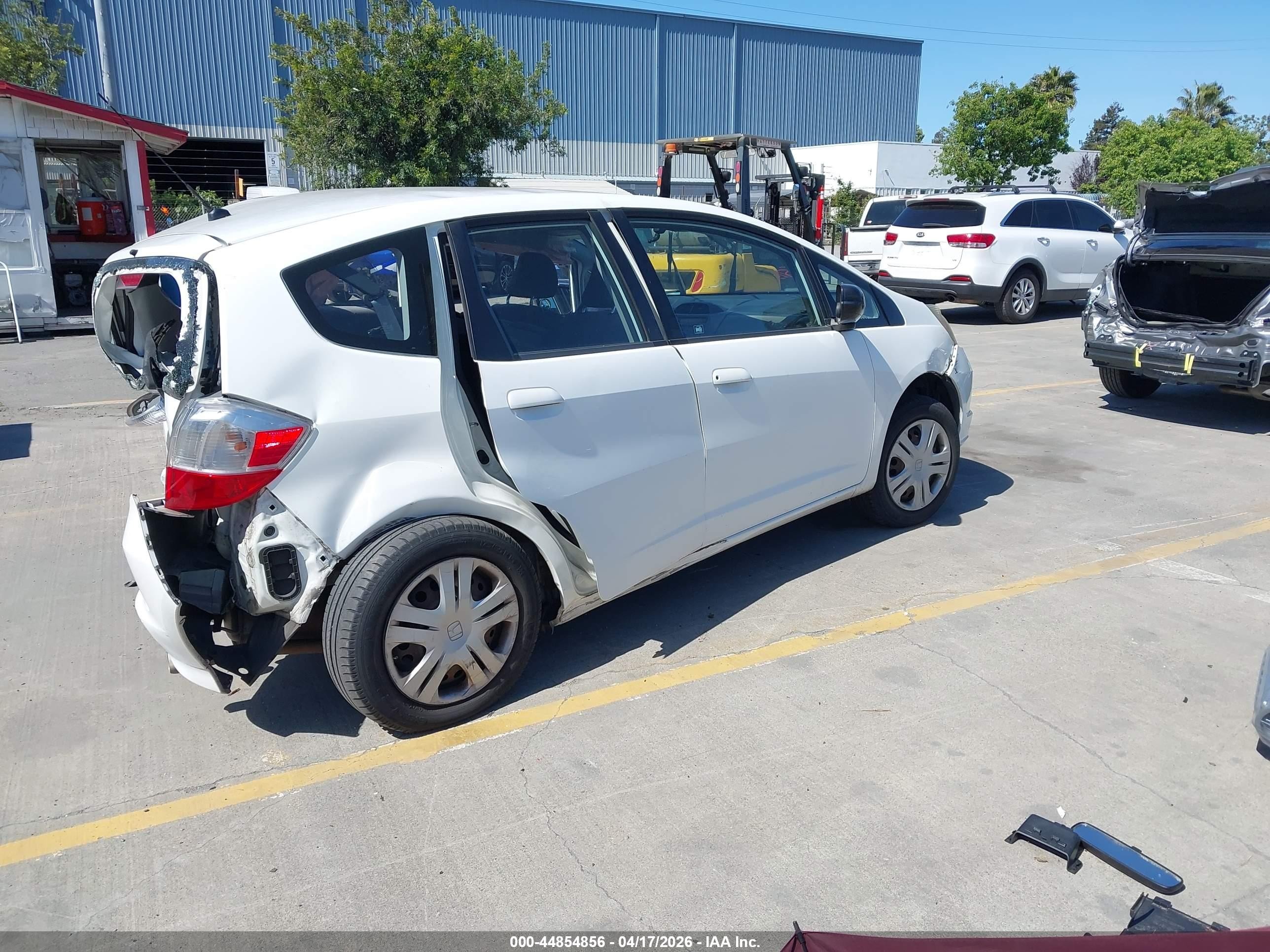 2010 Honda Fit   White vin: JHMGE8H2XAS019034