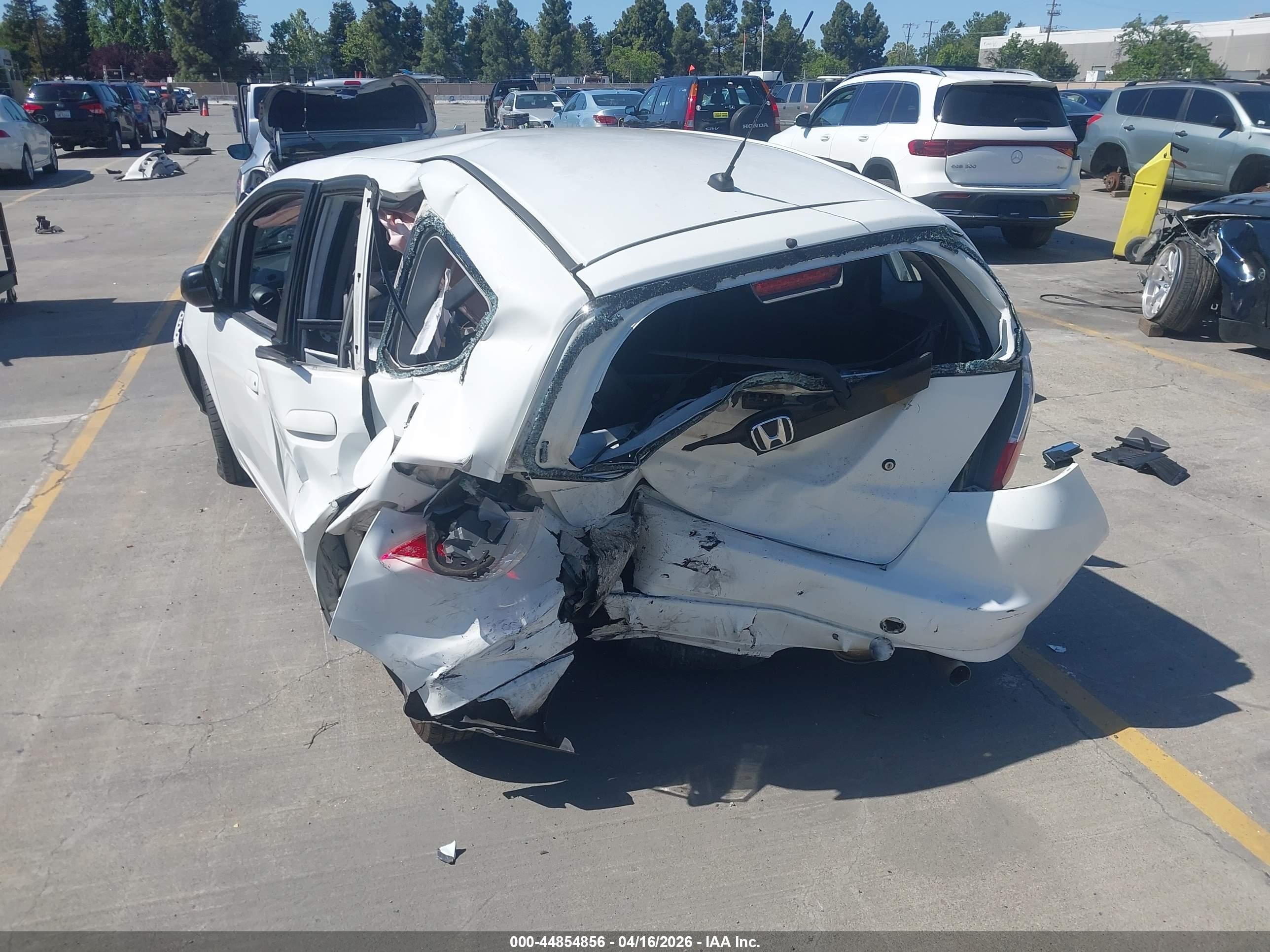 2010 Honda Fit   White vin: JHMGE8H2XAS019034