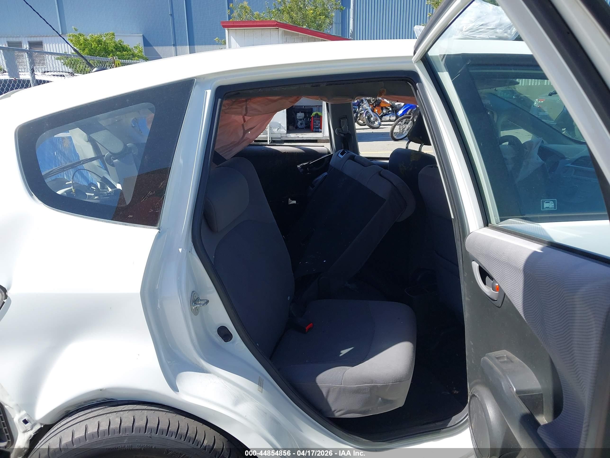2010 Honda Fit   White vin: JHMGE8H2XAS019034