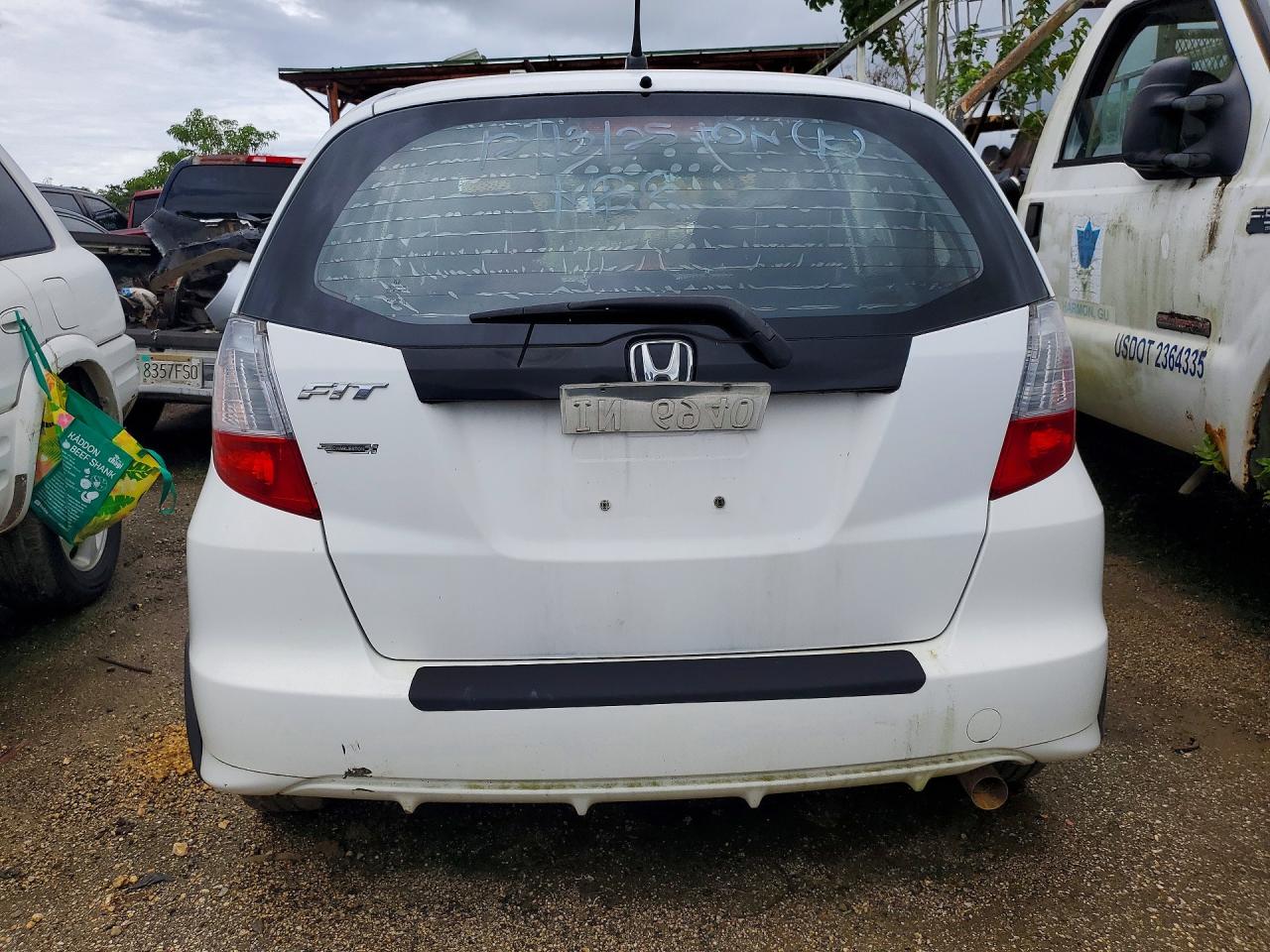 2012 Honda Fit White vin: JHMGE8H30CC035703