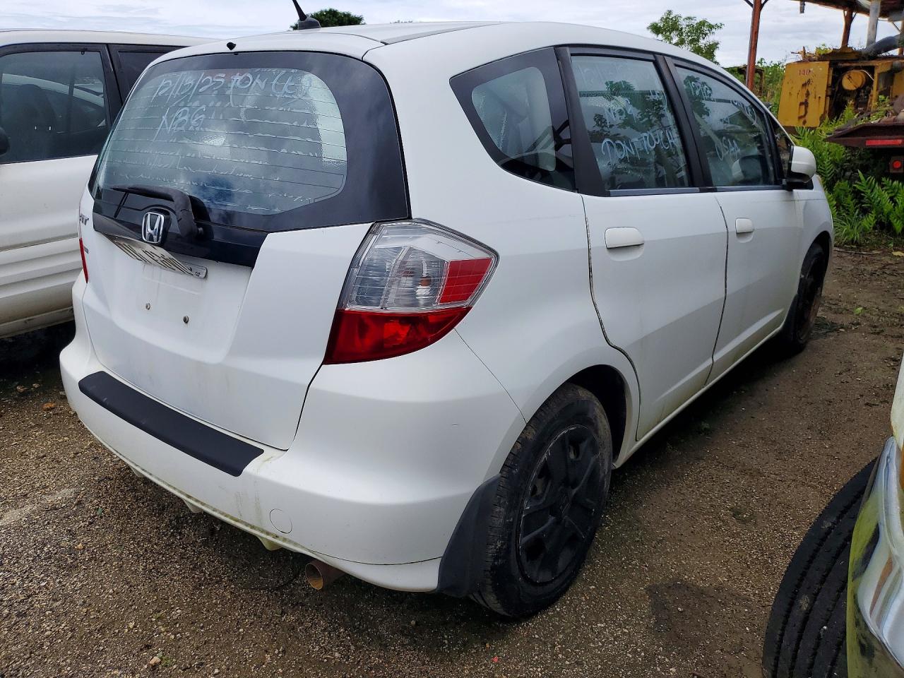 2012 Honda Fit White vin: JHMGE8H30CC035703