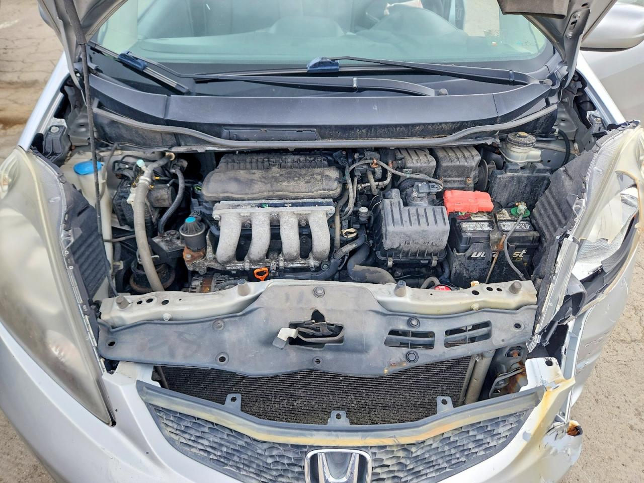 2012 Honda Fit Silver vin: JHMGE8H30CS002318