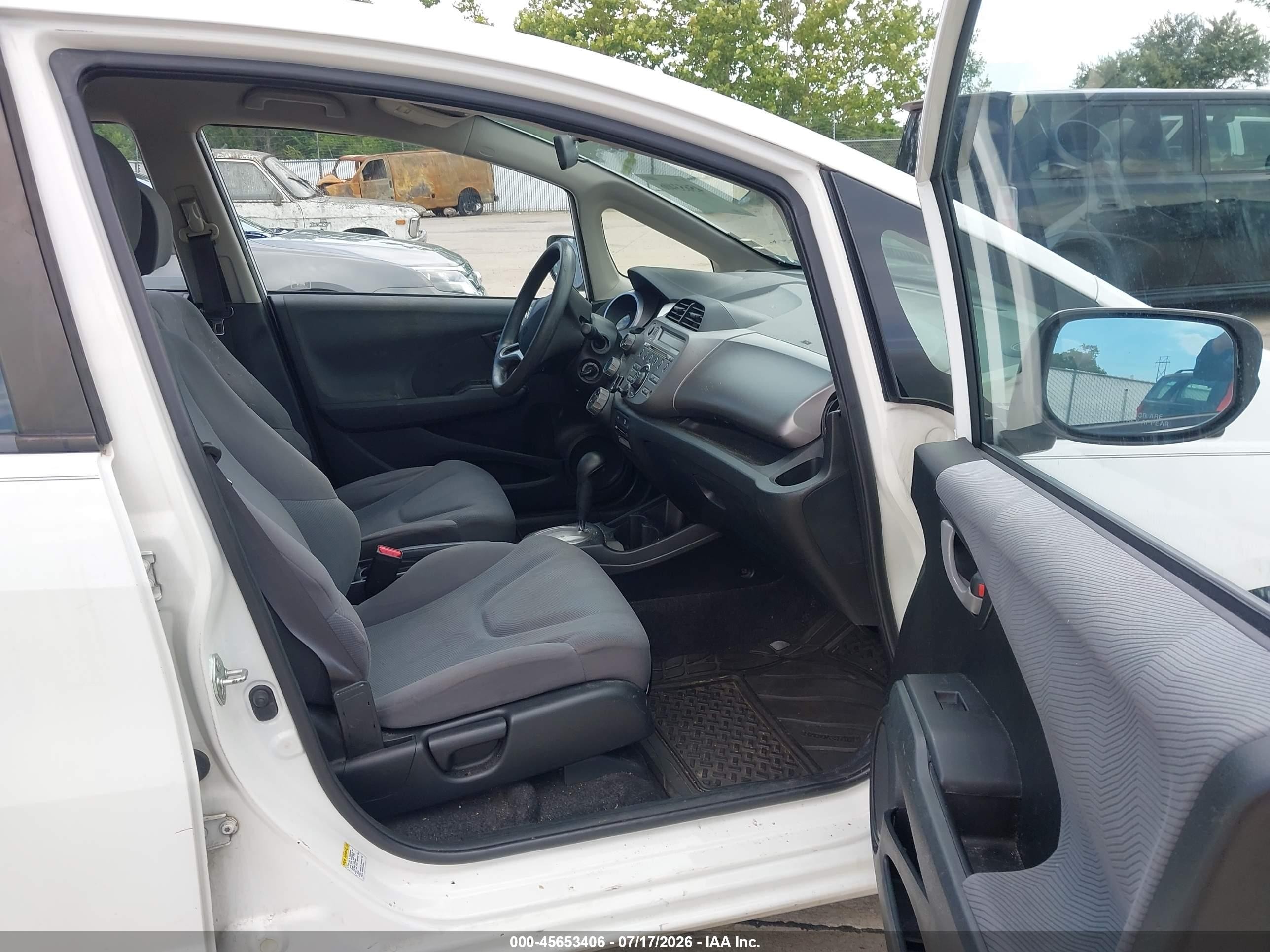 2012 Honda Fit   White vin: JHMGE8H30CS005963