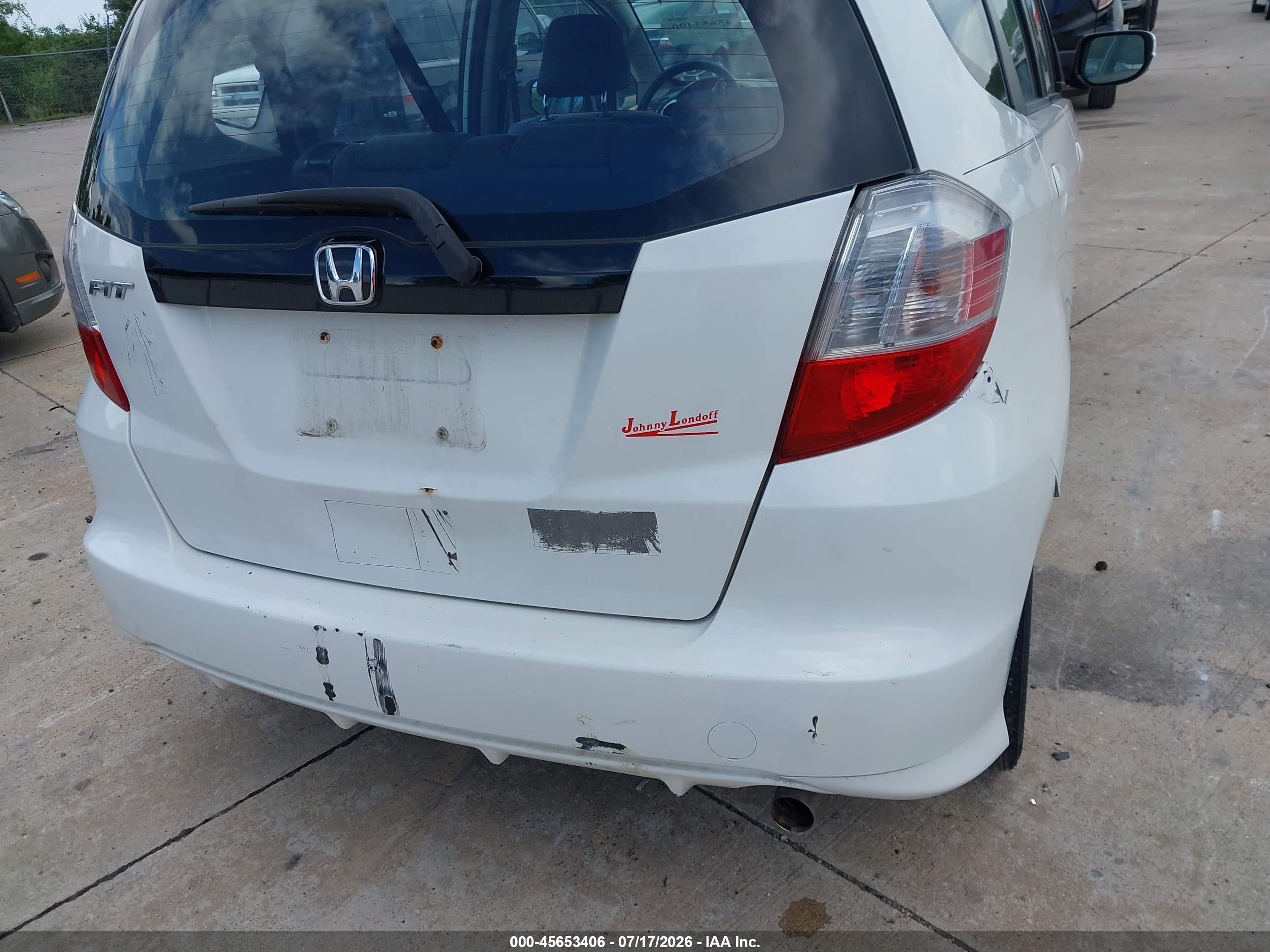 2012 Honda Fit   White vin: JHMGE8H30CS005963