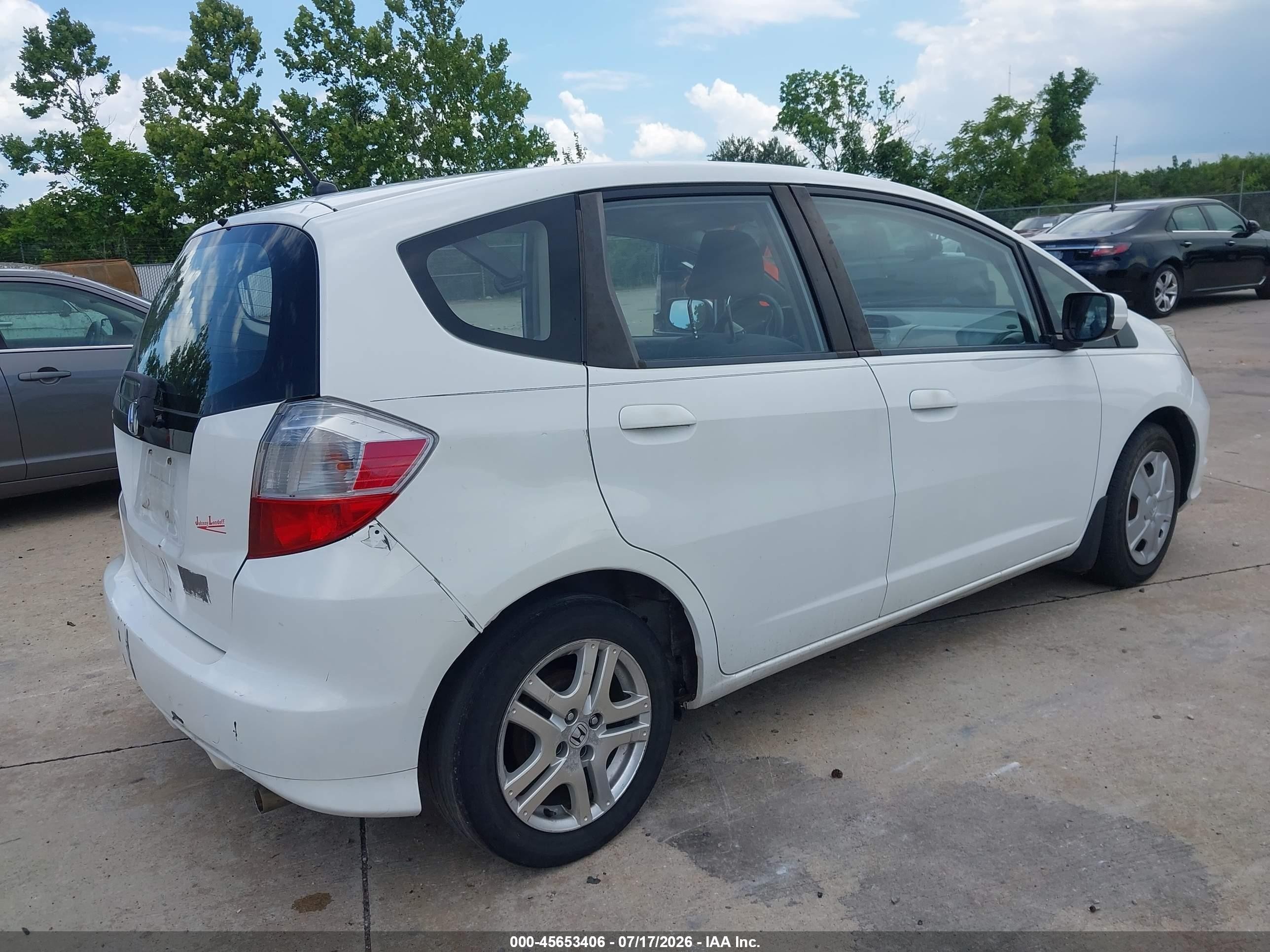 2012 Honda Fit   White vin: JHMGE8H30CS005963