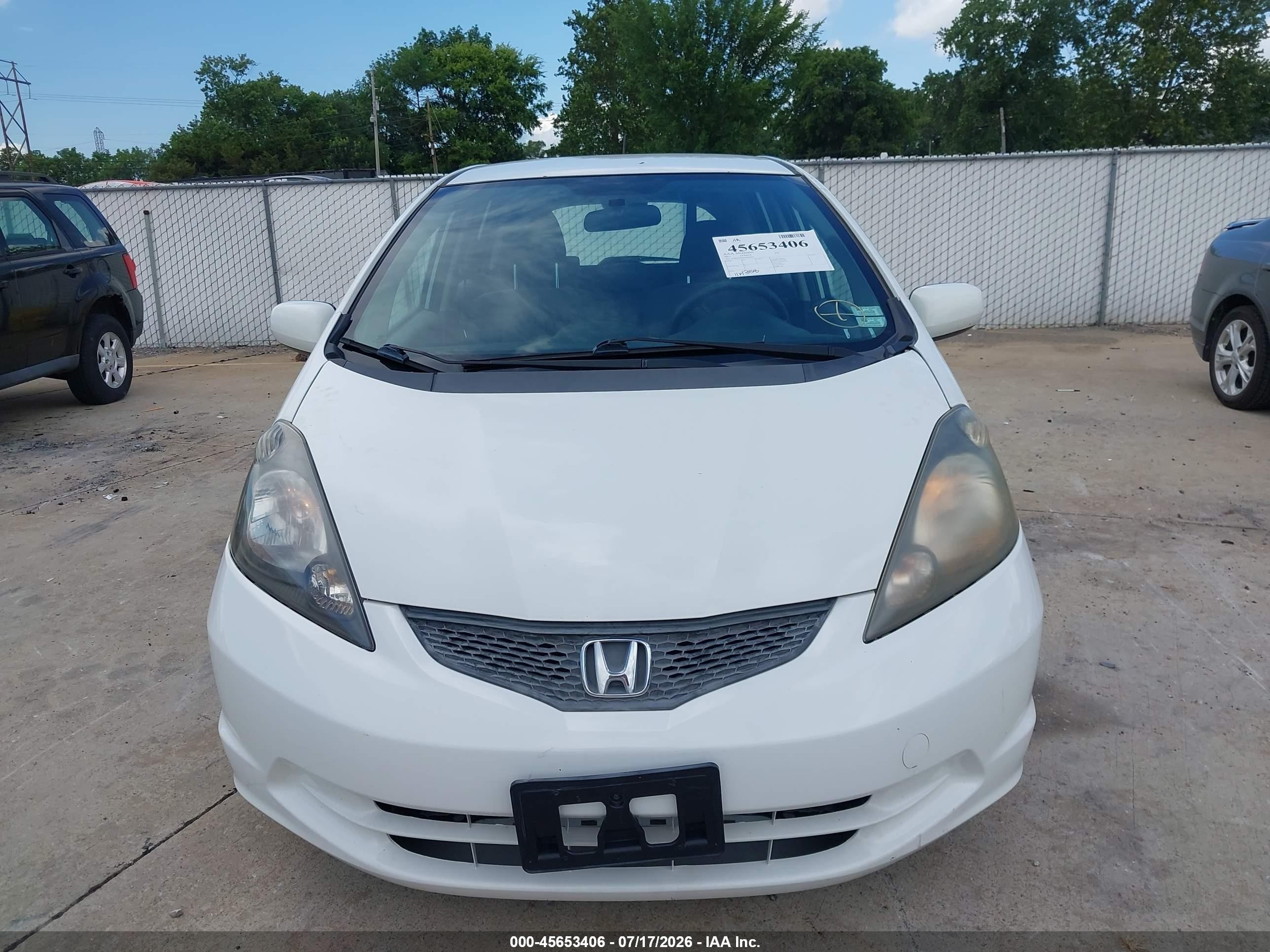 2012 Honda Fit   White vin: JHMGE8H30CS005963