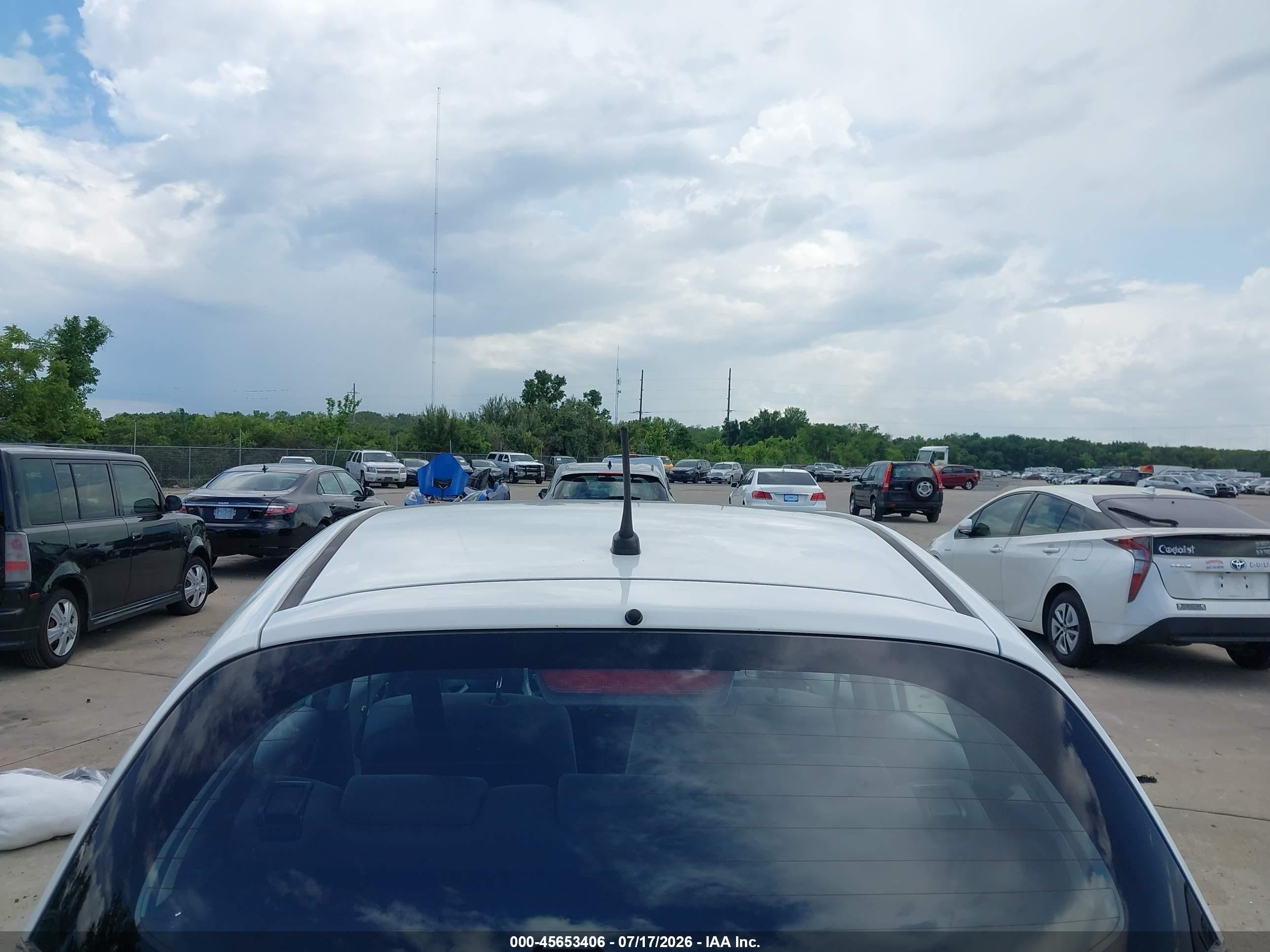 2012 Honda Fit   White vin: JHMGE8H30CS005963