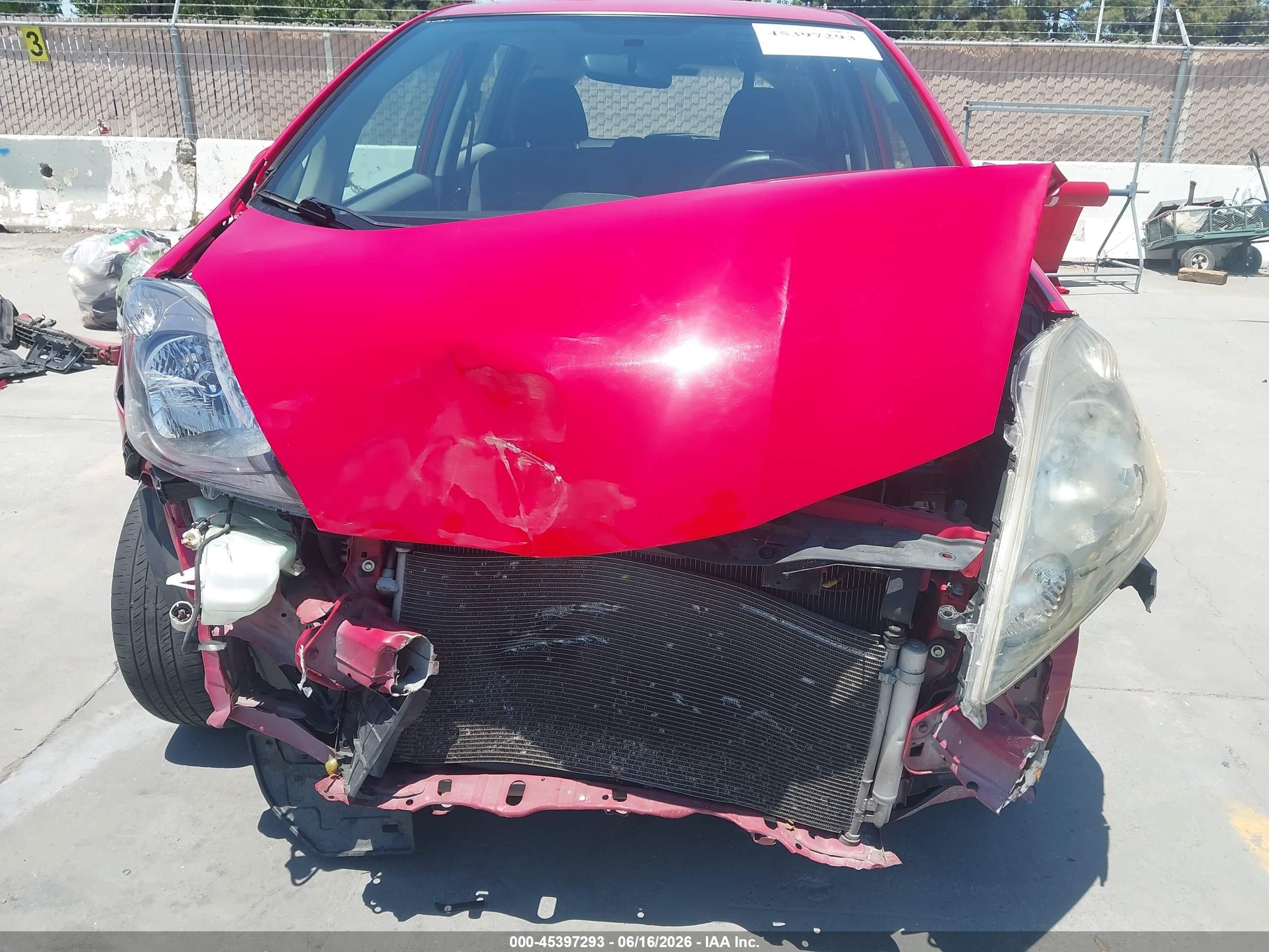 2013 Honda Fit   Red vin: JHMGE8H30DC010219