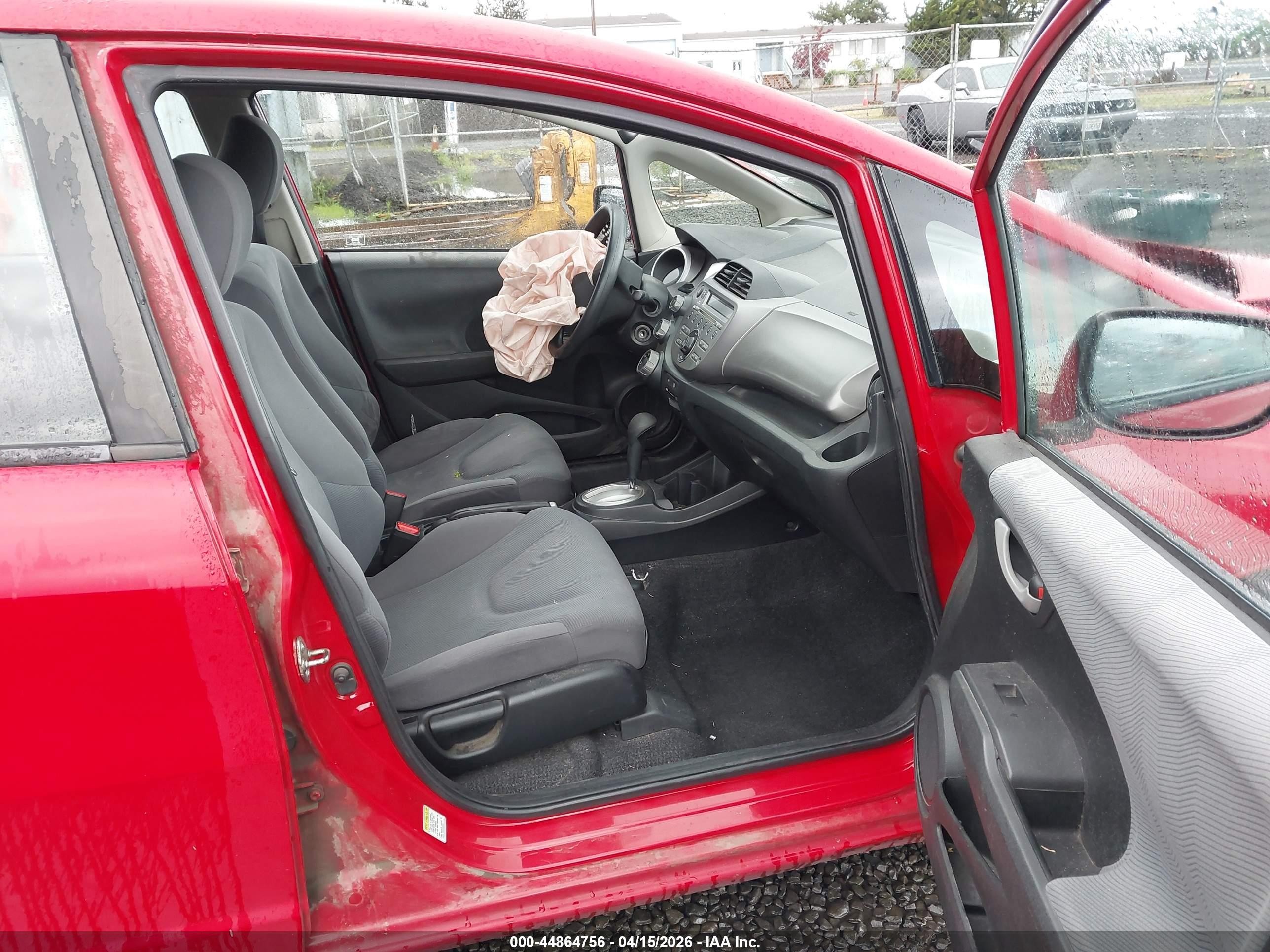 2013 Honda Fit   Red vin: JHMGE8H30DC029420