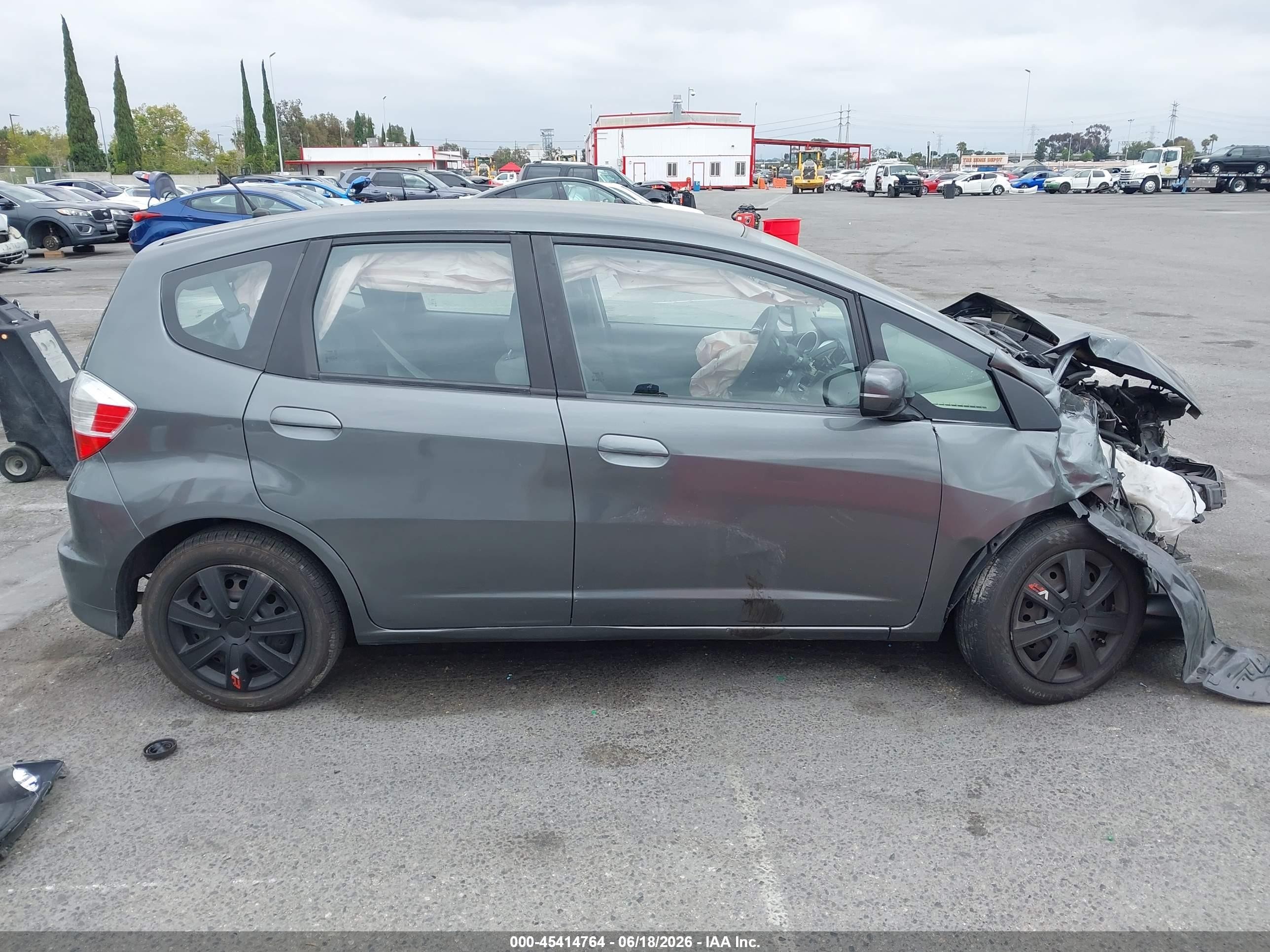 2013 Honda Fit   Gold vin: JHMGE8H30DC034570