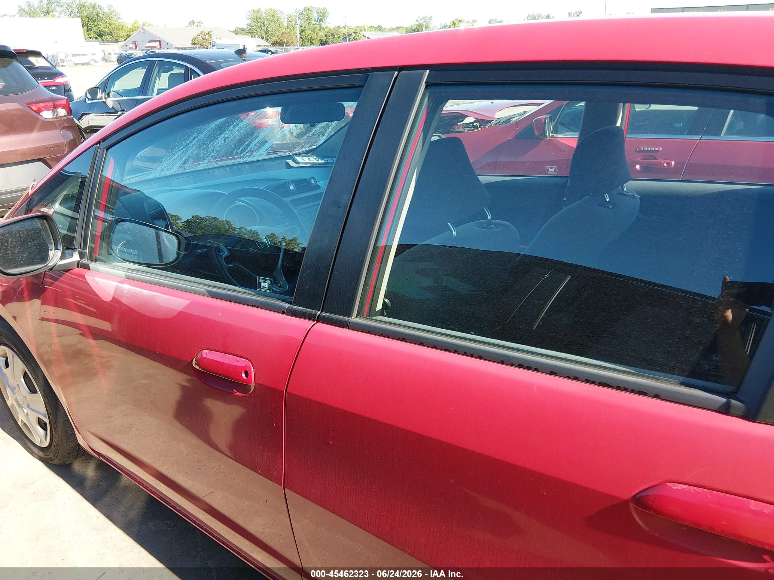2013 Honda Fit   Red vin: JHMGE8H30DC039803