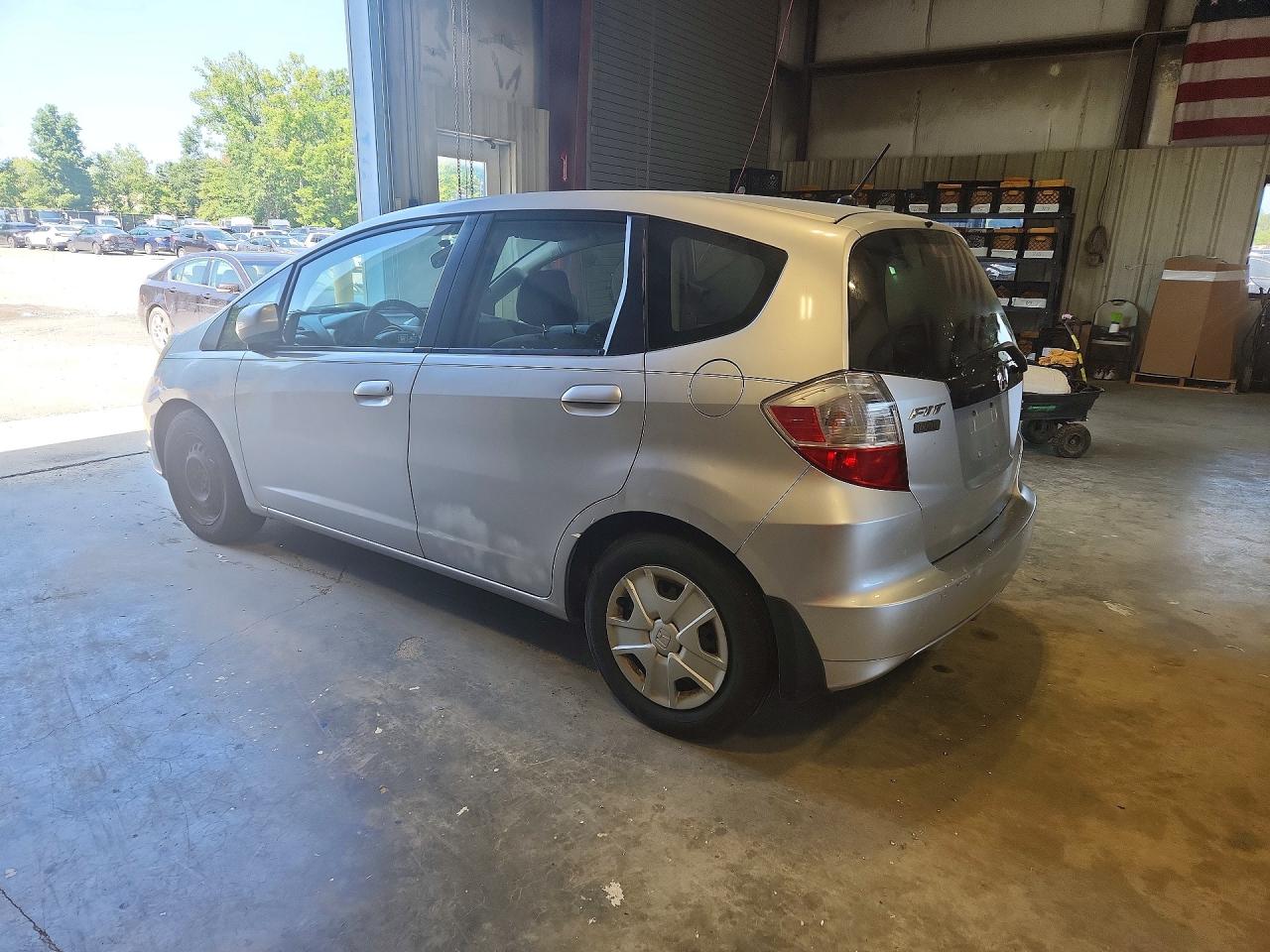 2013 Honda Fit Серебряный vin: JHMGE8H30DC049019