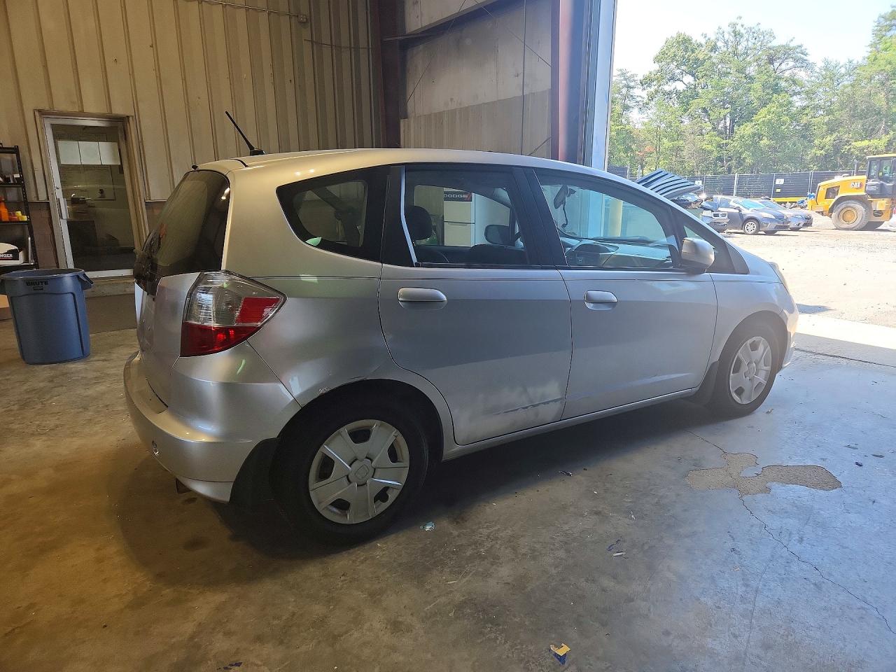 2013 Honda Fit Серебряный vin: JHMGE8H30DC049019