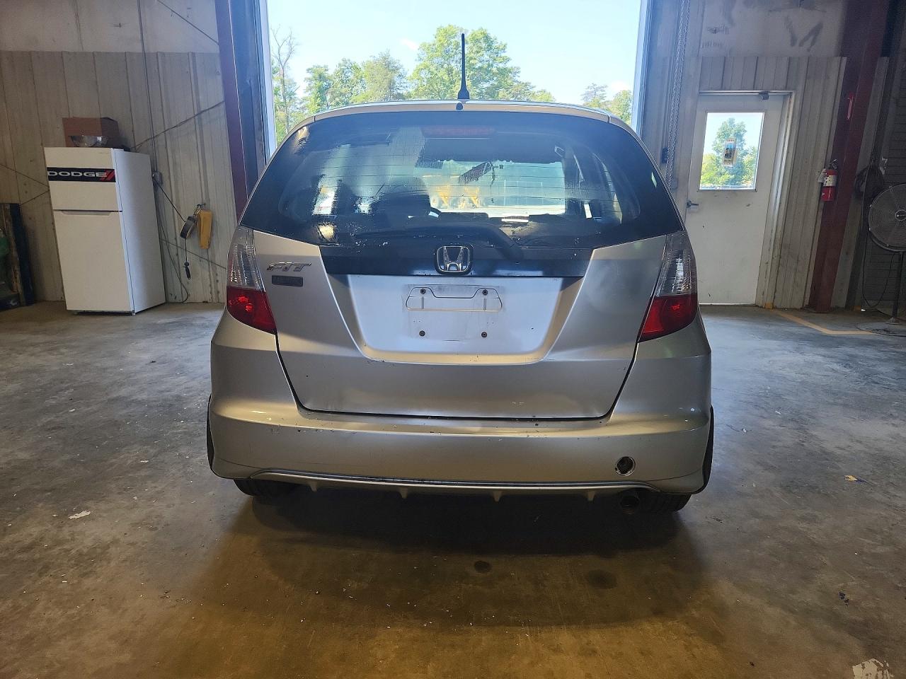 2013 Honda Fit Серебряный vin: JHMGE8H30DC049019