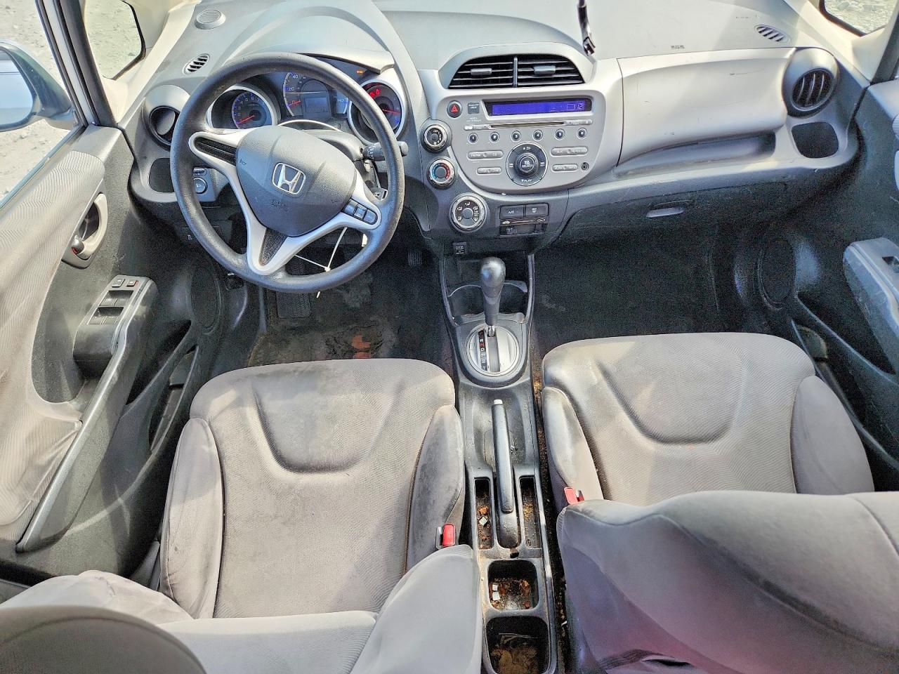 2013 Honda Fit Серебряный vin: JHMGE8H30DC049019