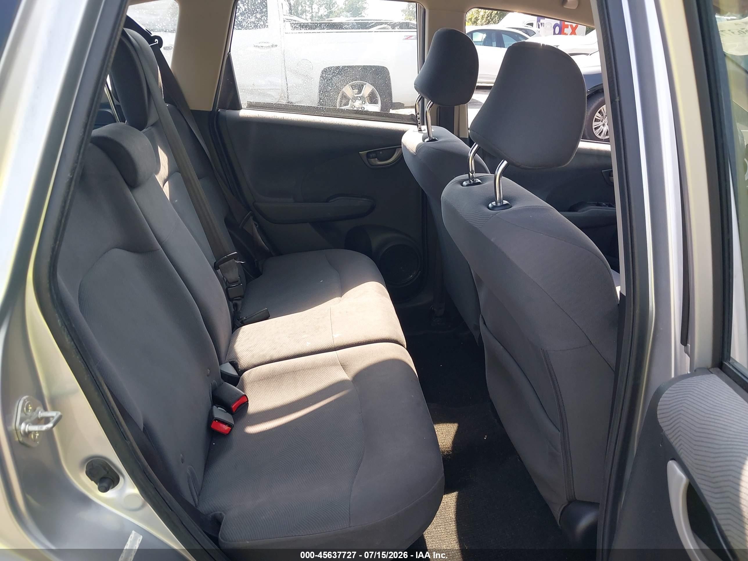 2013 Honda Fit   Silver vin: JHMGE8H30DC057928