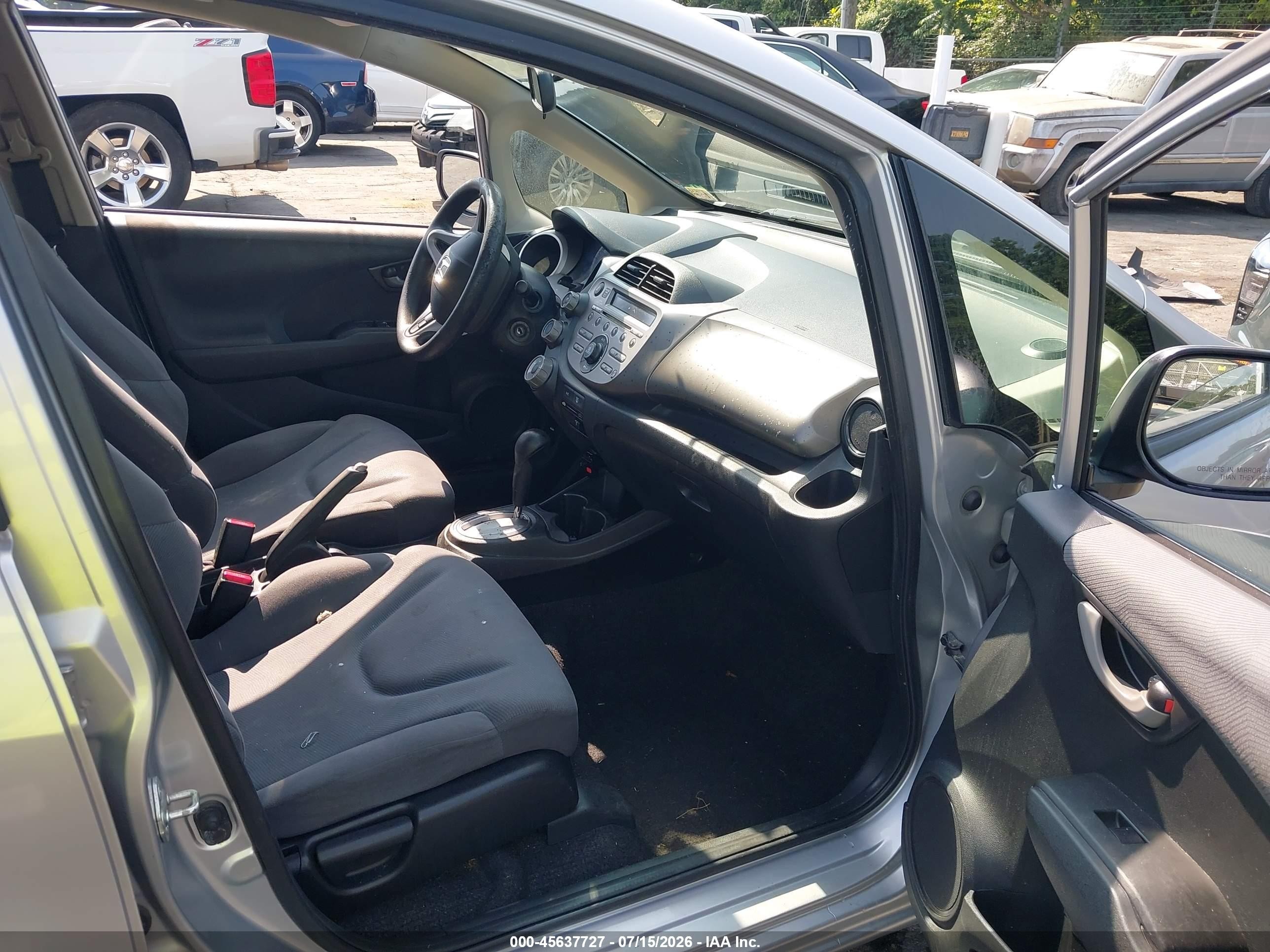 2013 Honda Fit   Silver vin: JHMGE8H30DC057928