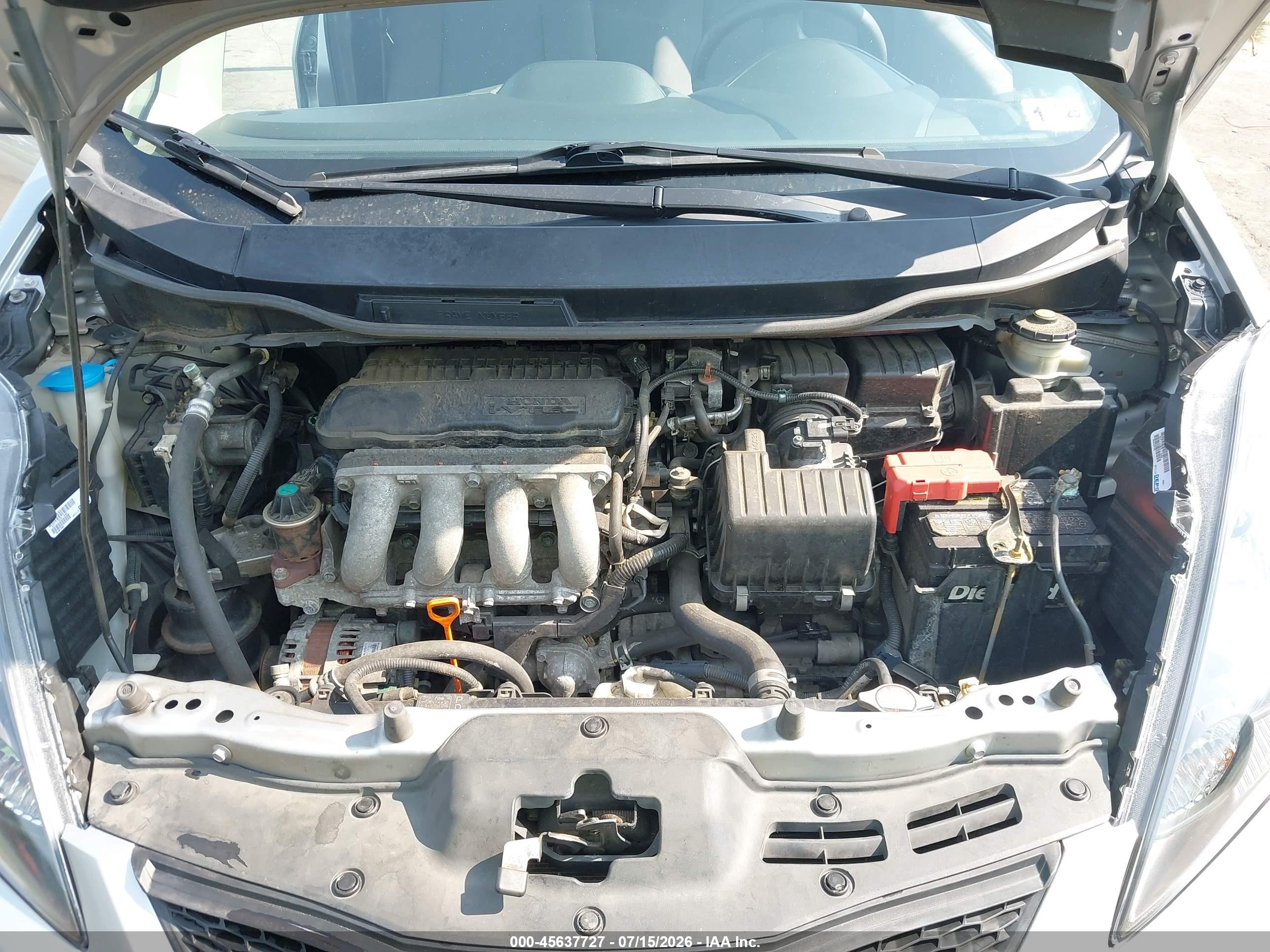 2013 Honda Fit   Silver vin: JHMGE8H30DC057928