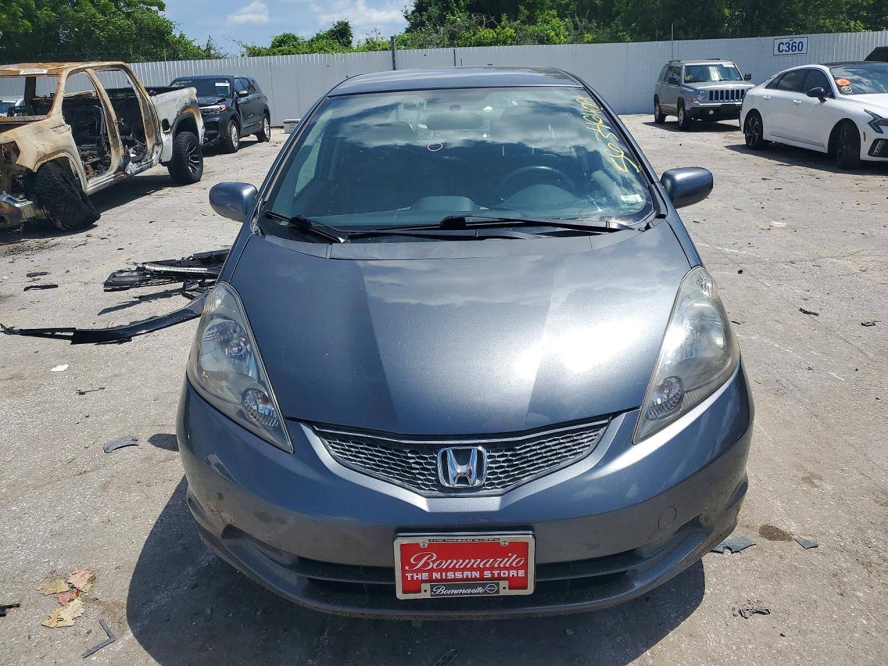 2013 Honda Fit Silver vin: JHMGE8H30DC070923