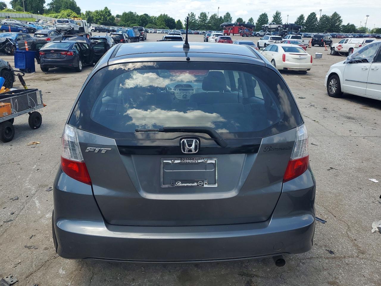 2013 Honda Fit Silver vin: JHMGE8H30DC070923