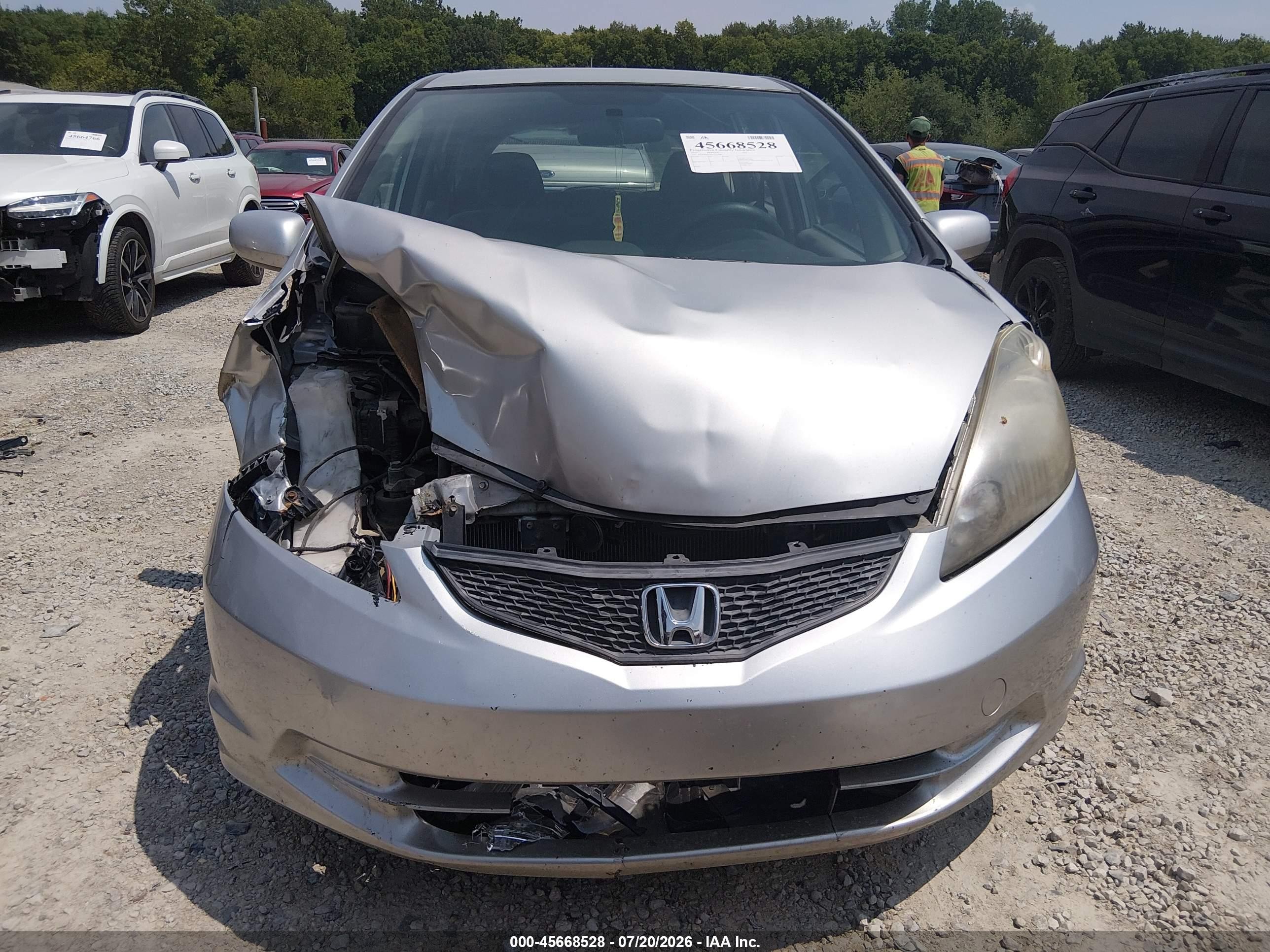 2013 Honda Fit   Silver vin: JHMGE8H30DC073949