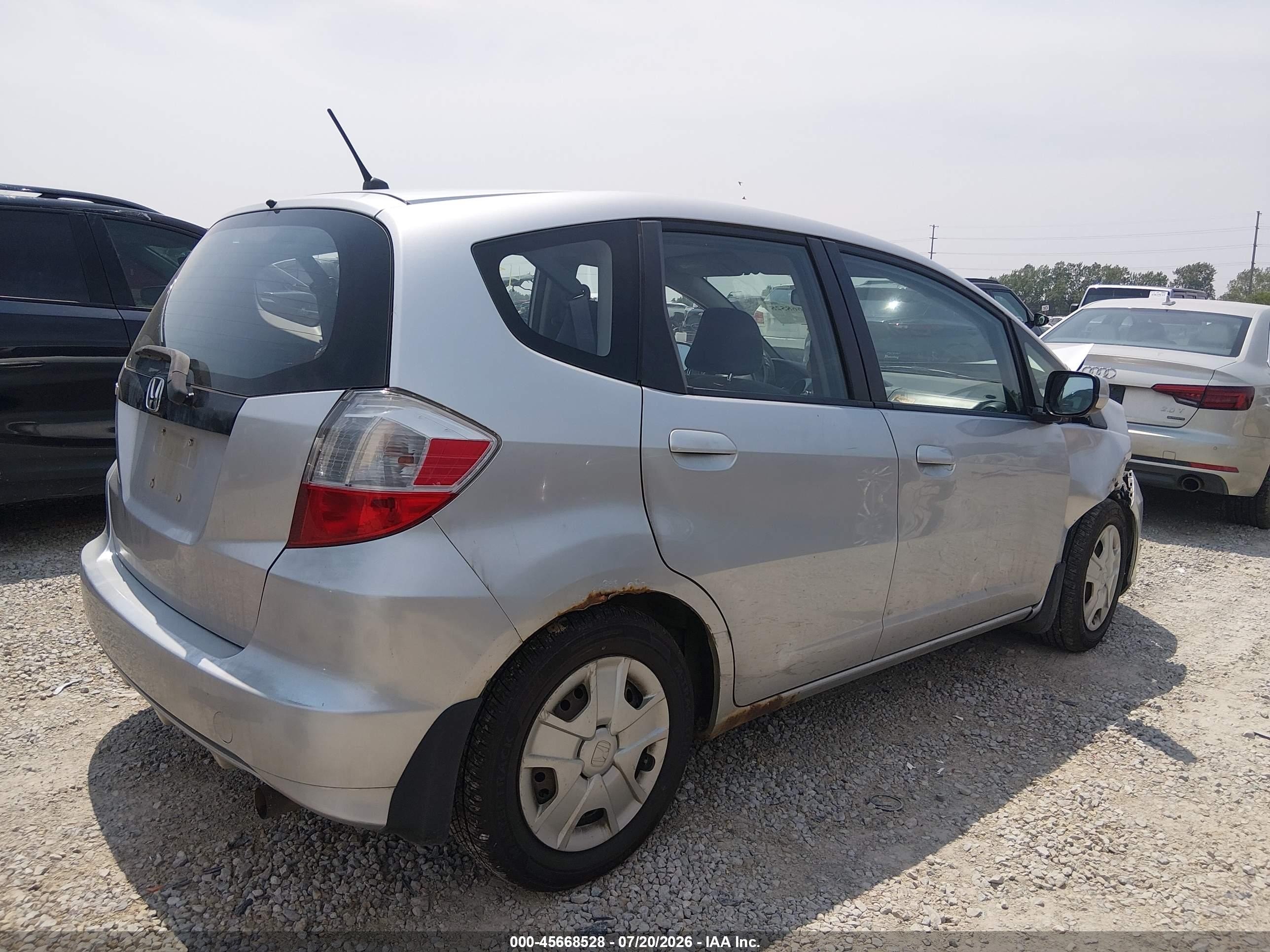 2013 Honda Fit   Silver vin: JHMGE8H30DC073949