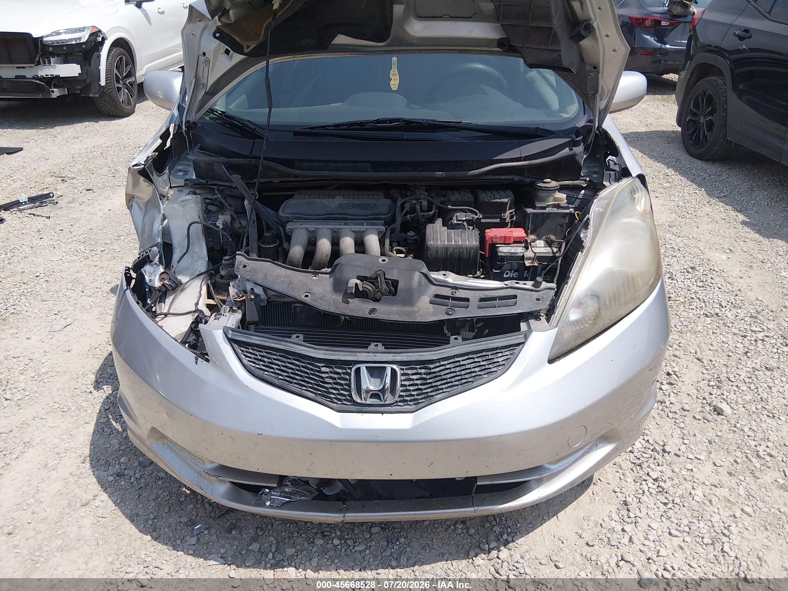 2013 Honda Fit   Silver vin: JHMGE8H30DC073949